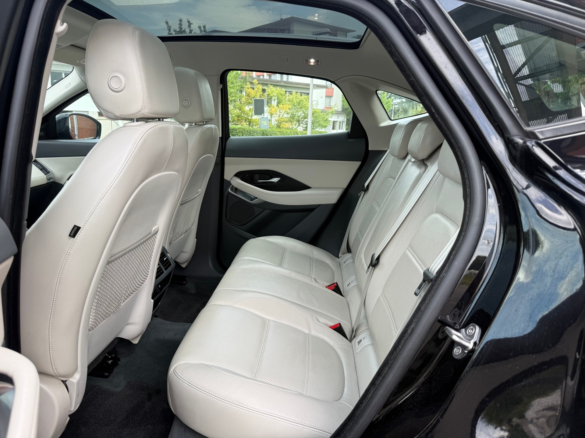 JAGUAR E-Pace 2.0d D150 S AWD Automatik-image-10