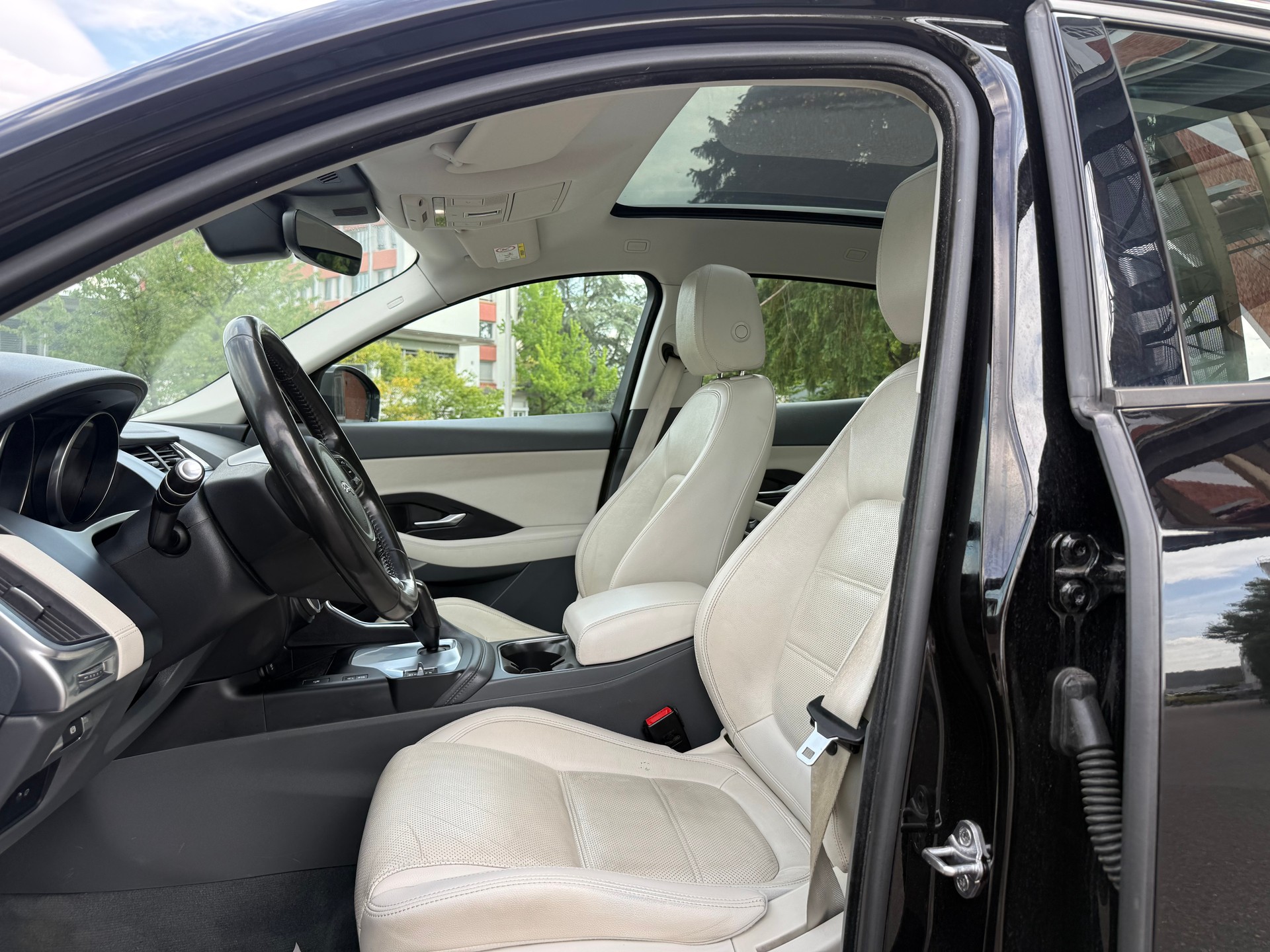 JAGUAR E-Pace 2.0d D150 S AWD Automatik-image-6