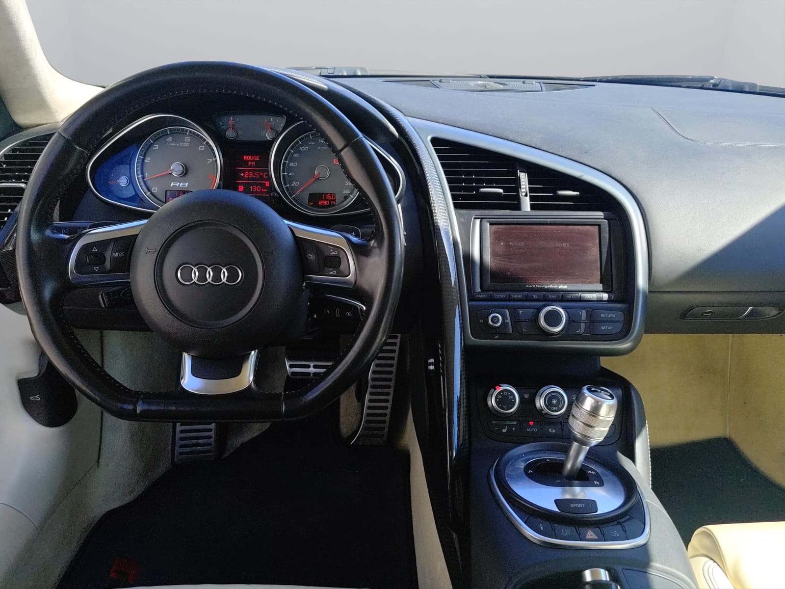 AUDI R8 Coupé 4.2-image-14