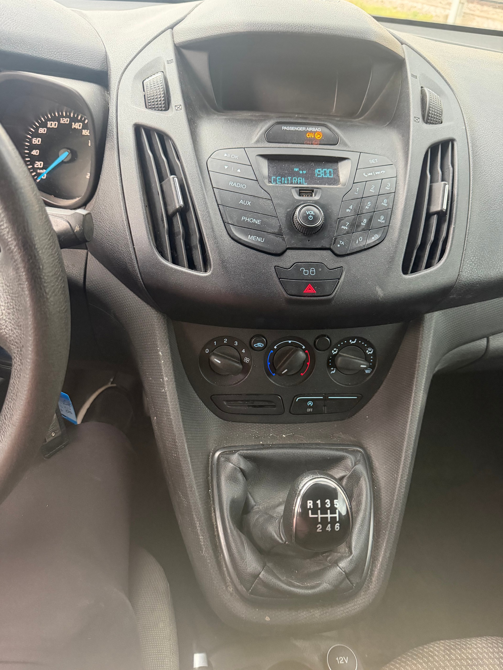 FORD TRANSIT CONNECT-image-9