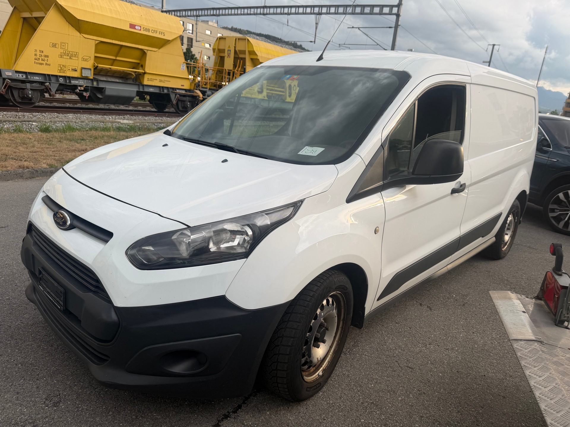 FORD TRANSIT CONNECT-image-6