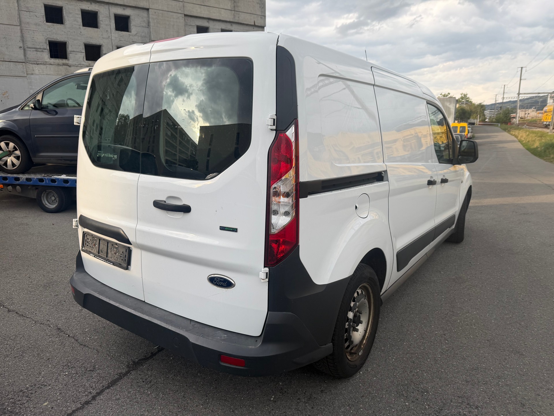 FORD TRANSIT CONNECT-image-5