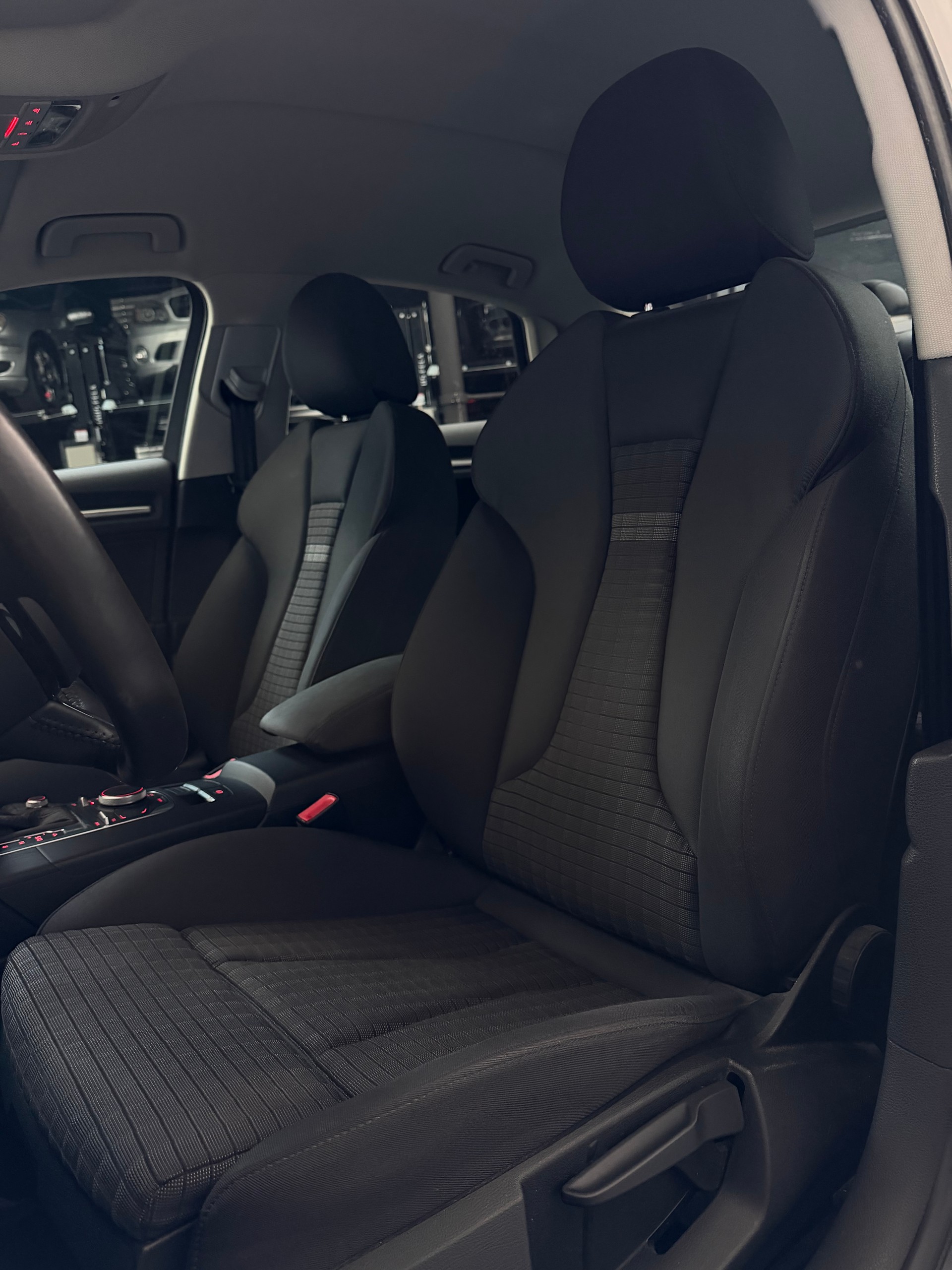 AUDI A3 Limousine 1.8 TFSI Attraction S-tronic-image-4