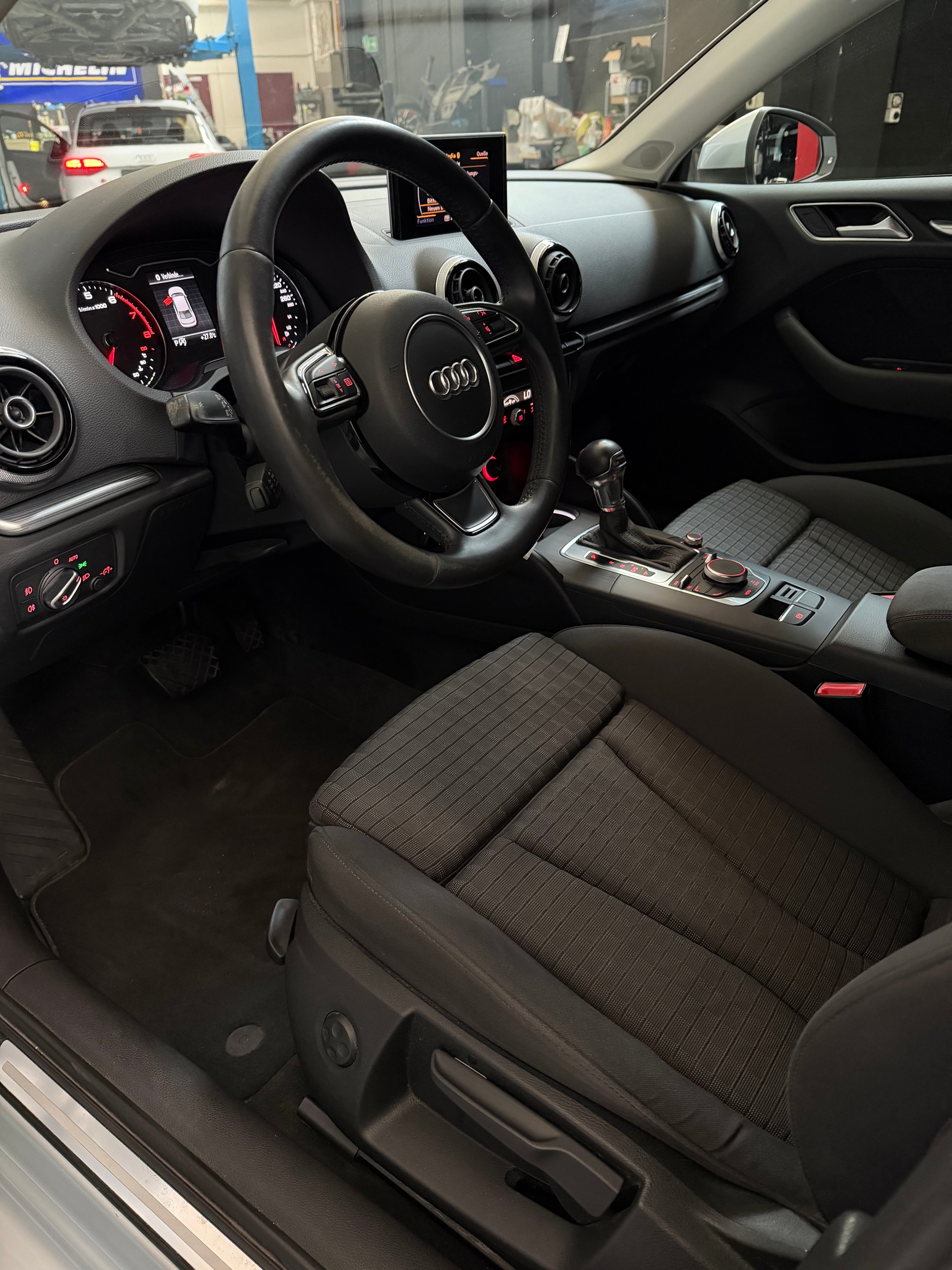 AUDI A3 Limousine 1.8 TFSI Attraction S-tronic-image-3