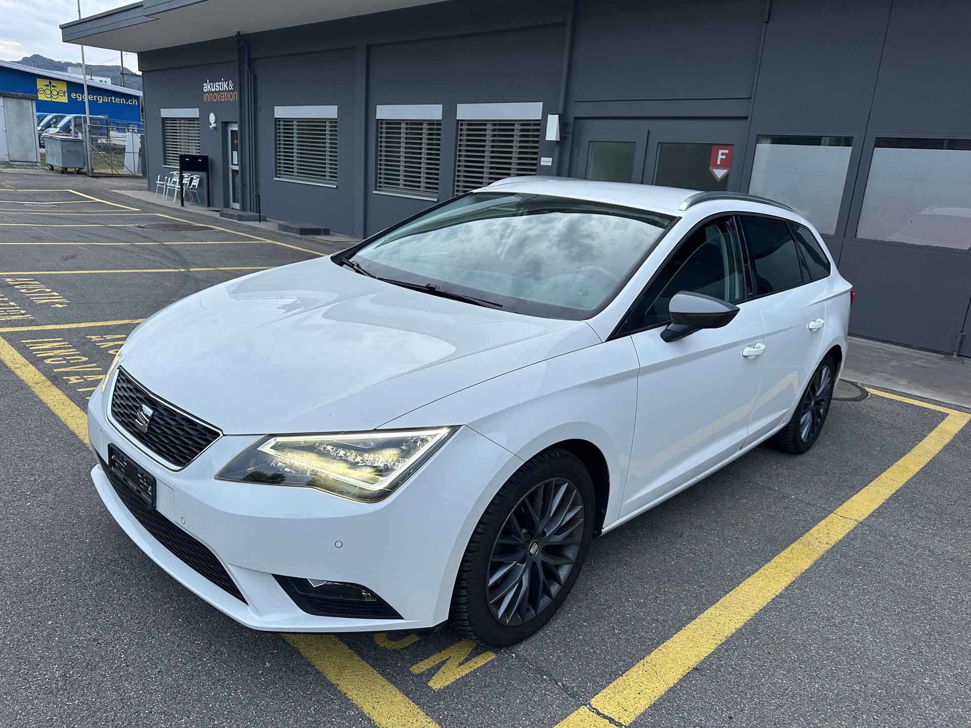 SEAT LEON-image-0
