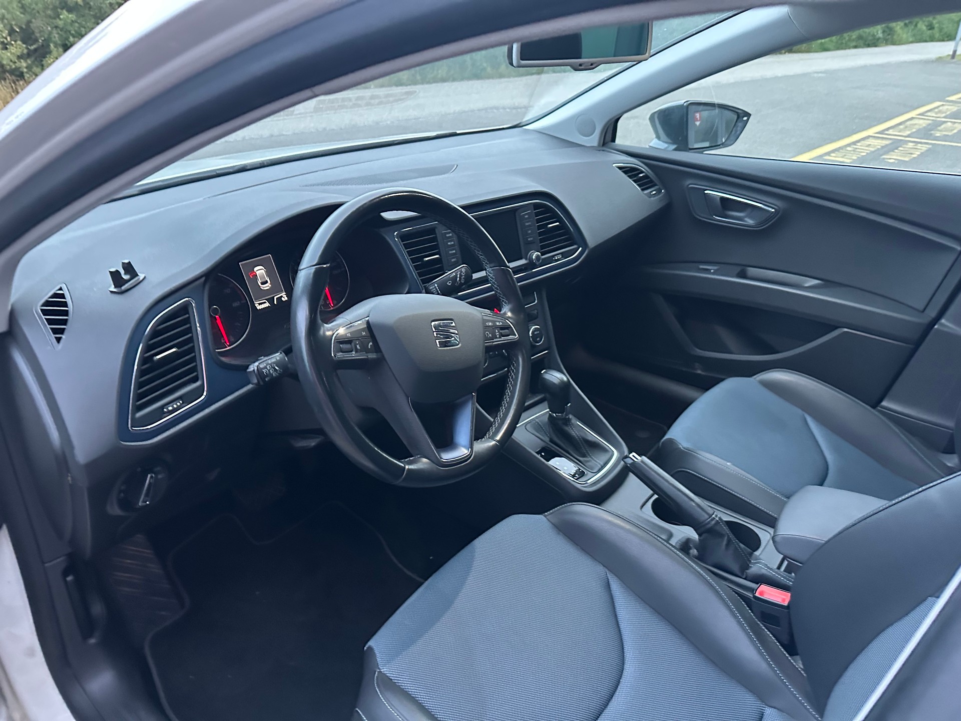 SEAT LEON-image-6