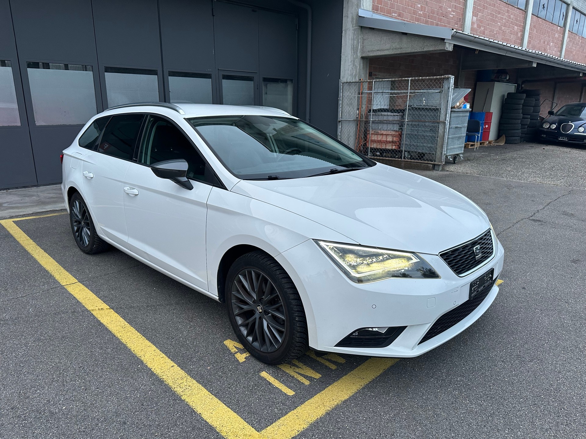 SEAT LEON-image-1