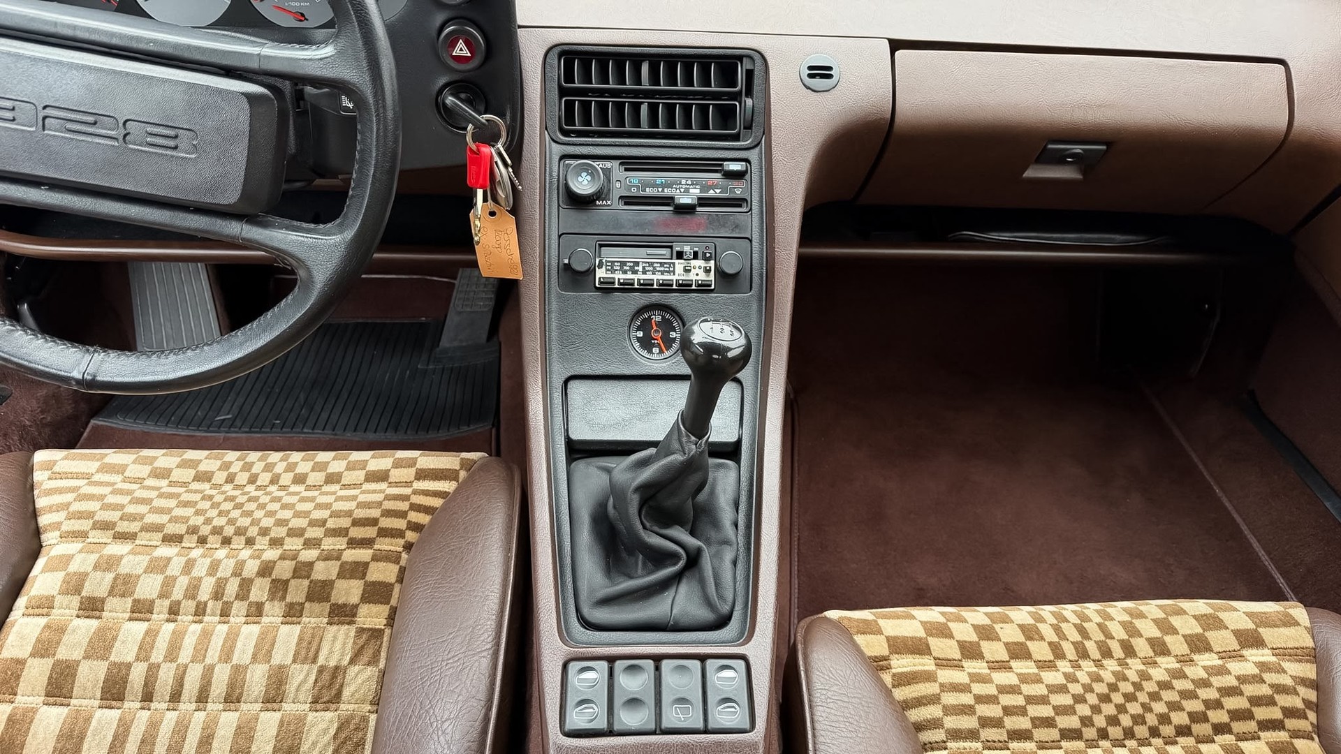 PORSCHE 928-image-16
