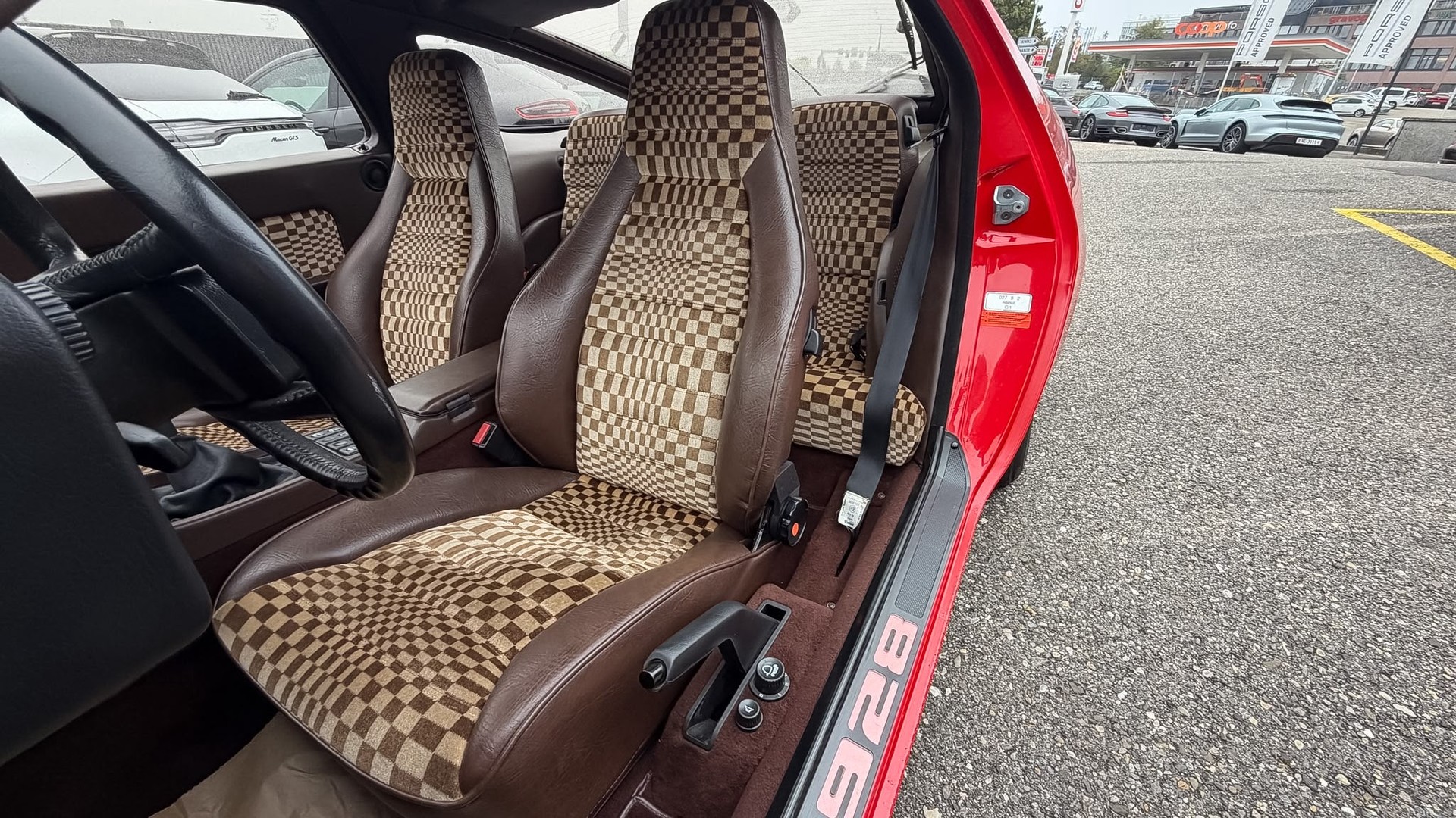 PORSCHE 928-image-17