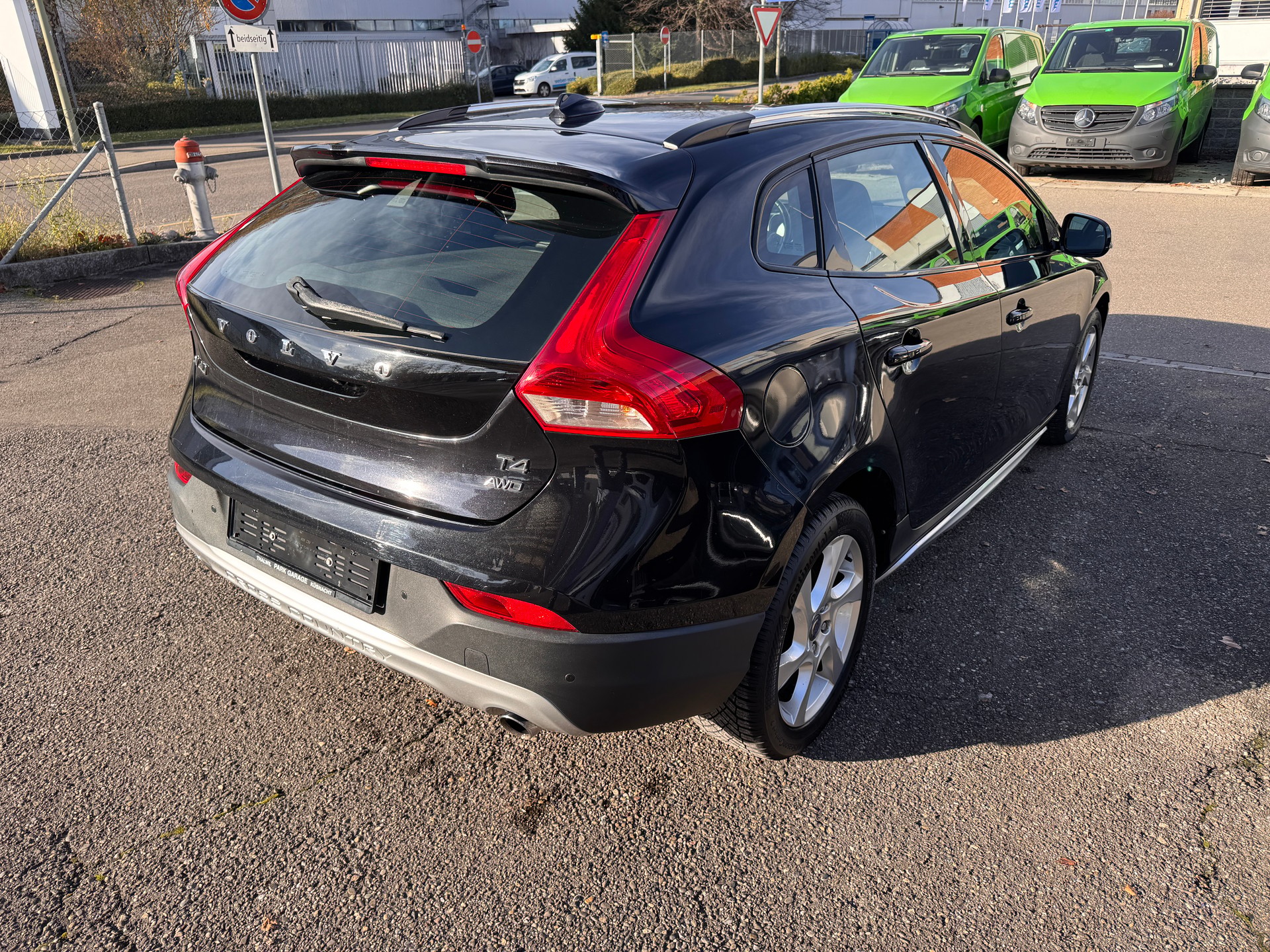 VOLVO V40 Cross Country T4 2.0 AWD Summum Geartronic-image-3