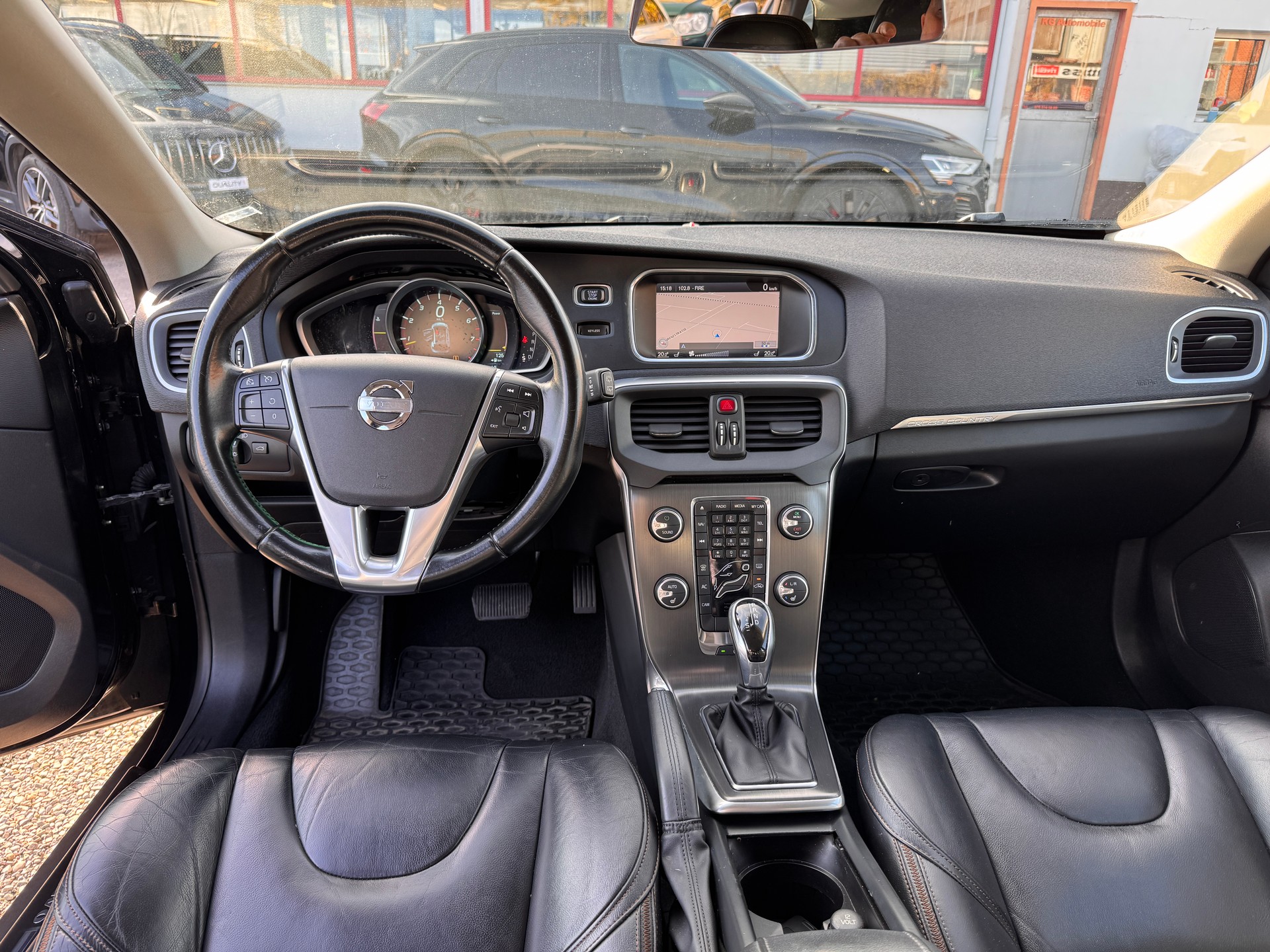 VOLVO V40 Cross Country T4 2.0 AWD Summum Geartronic-image-4