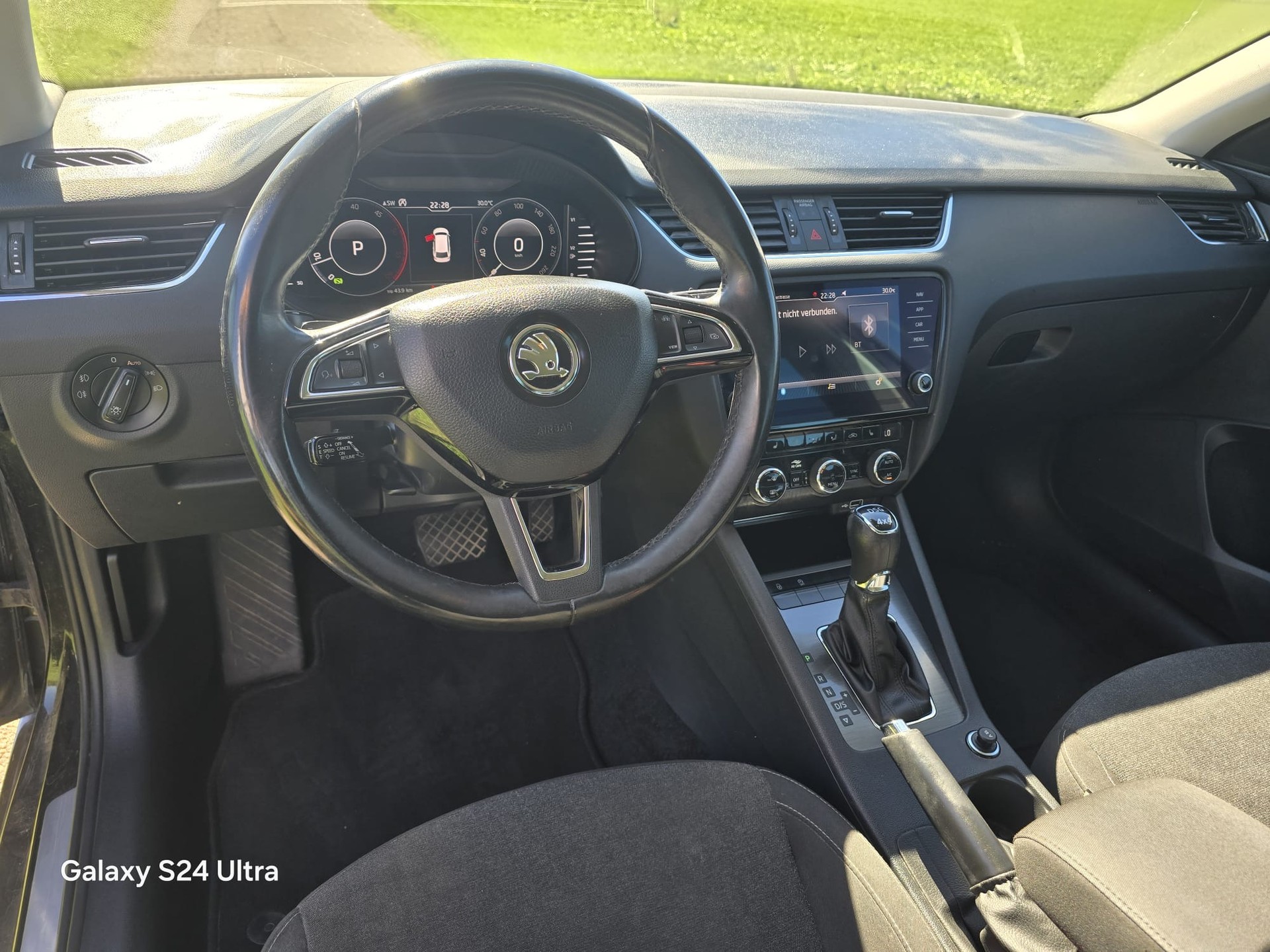 SKODA Octavia Combi 2.0 TDI Ambition 4x4 DSG-image-10
