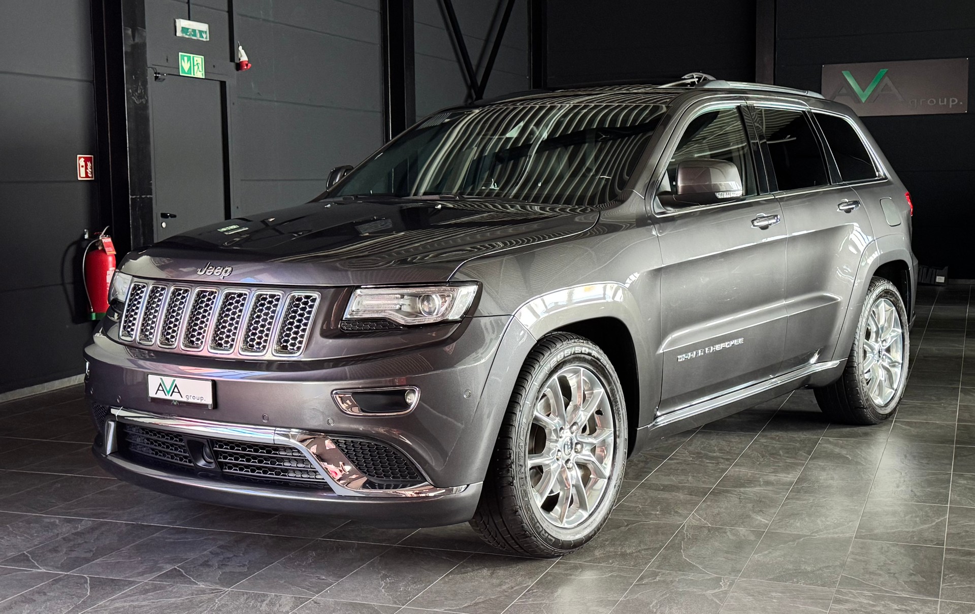 JEEP Grand Cherokee 3.0 CRD Summit Automatic-image-3
