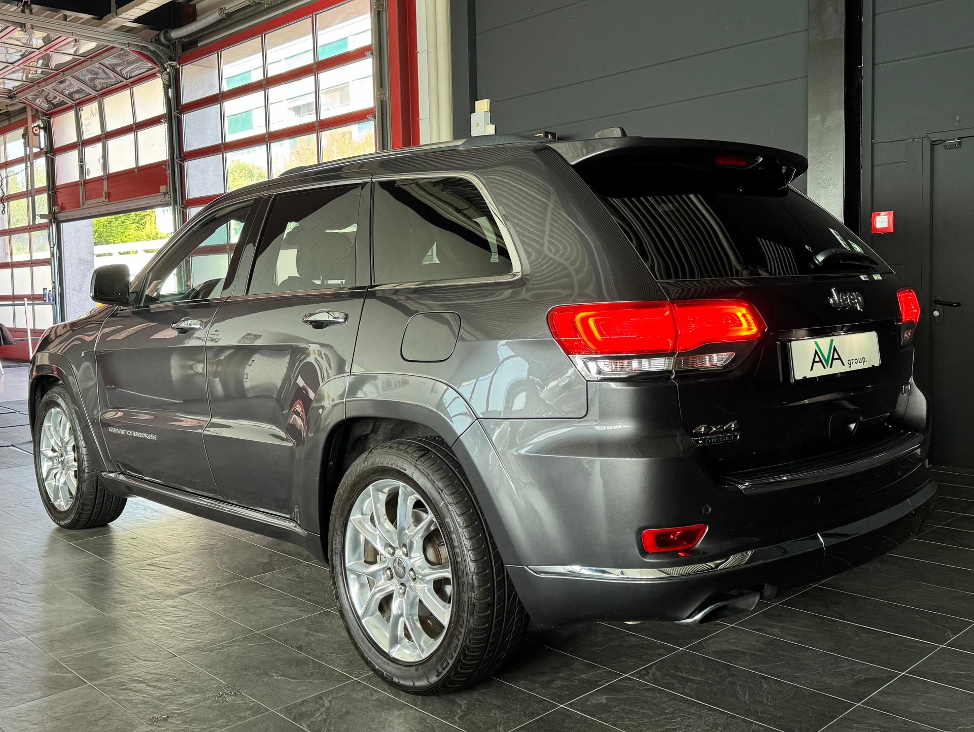 JEEP Grand Cherokee 3.0 CRD Summit Automatic-image-5