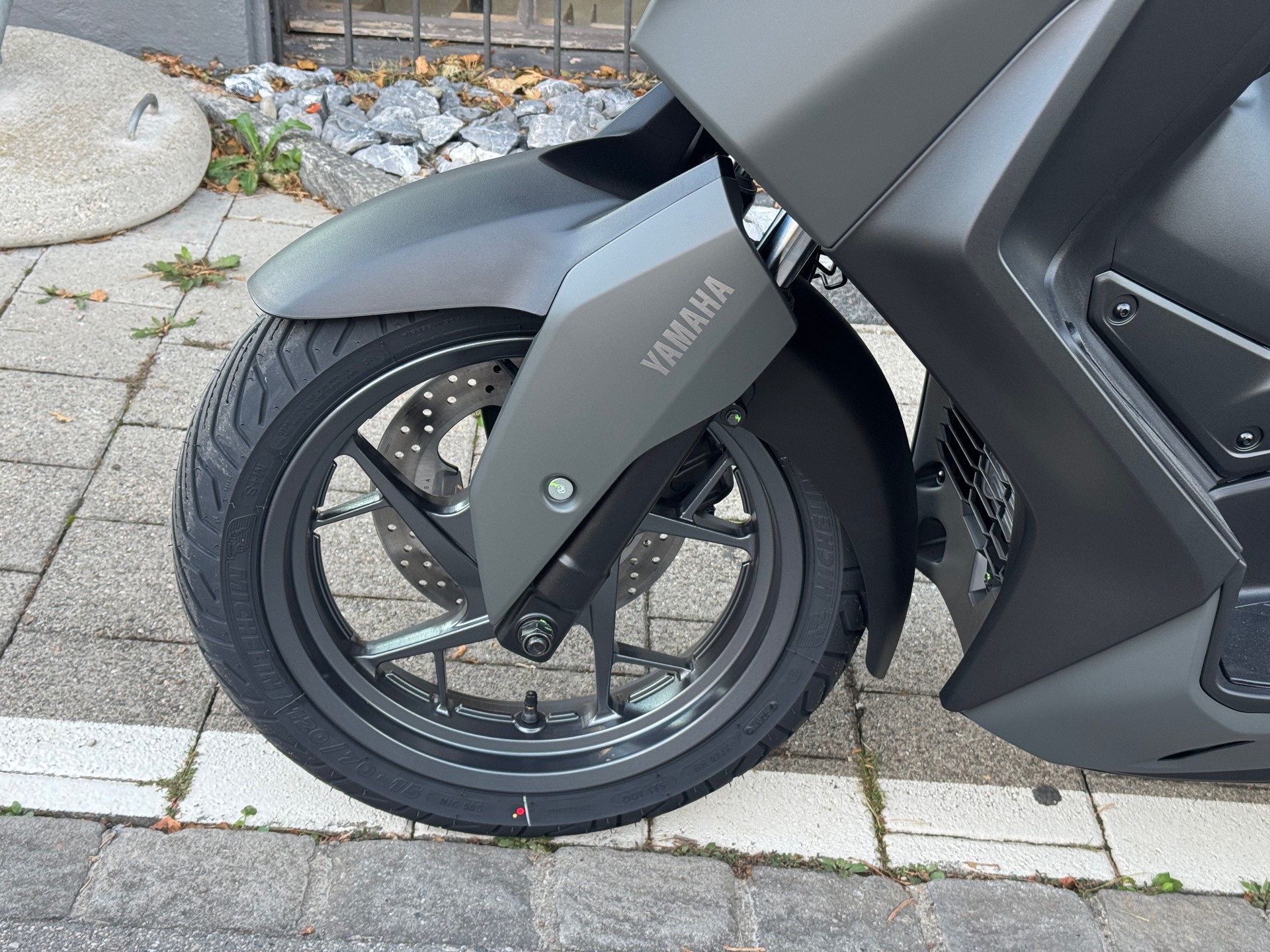 YAMAHA X-Max 300-showroom-element-3