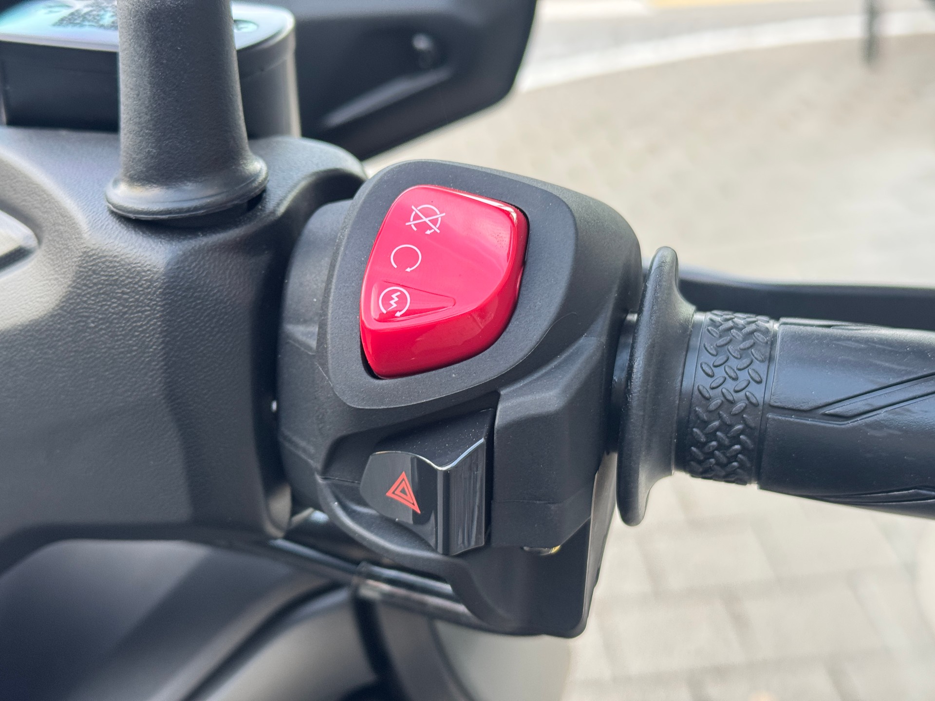 YAMAHA X-Max 300-image-12