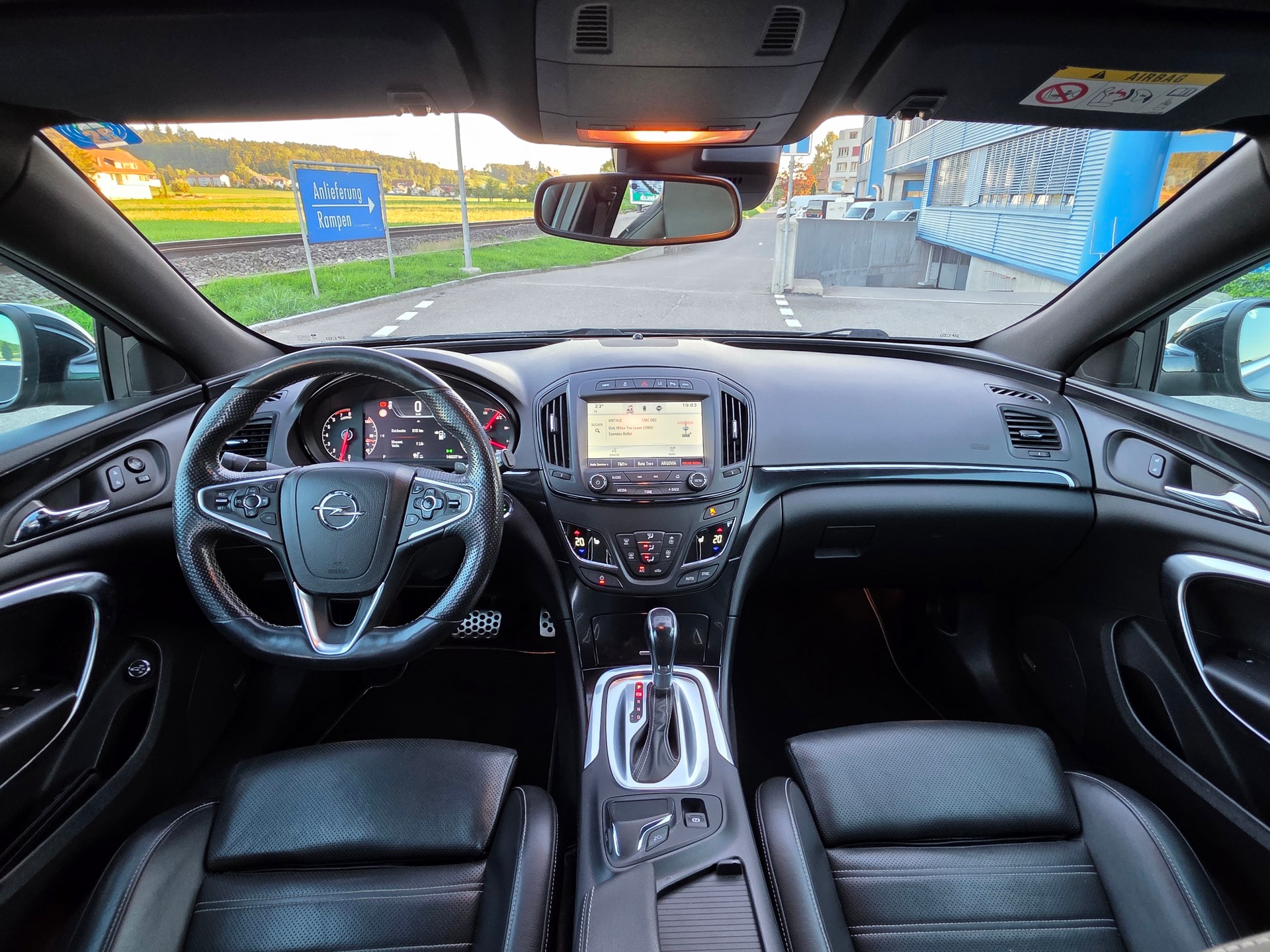 OPEL Insignia Sports Tourer 2.8 Turbo OPC 4WD Automatic-image-12