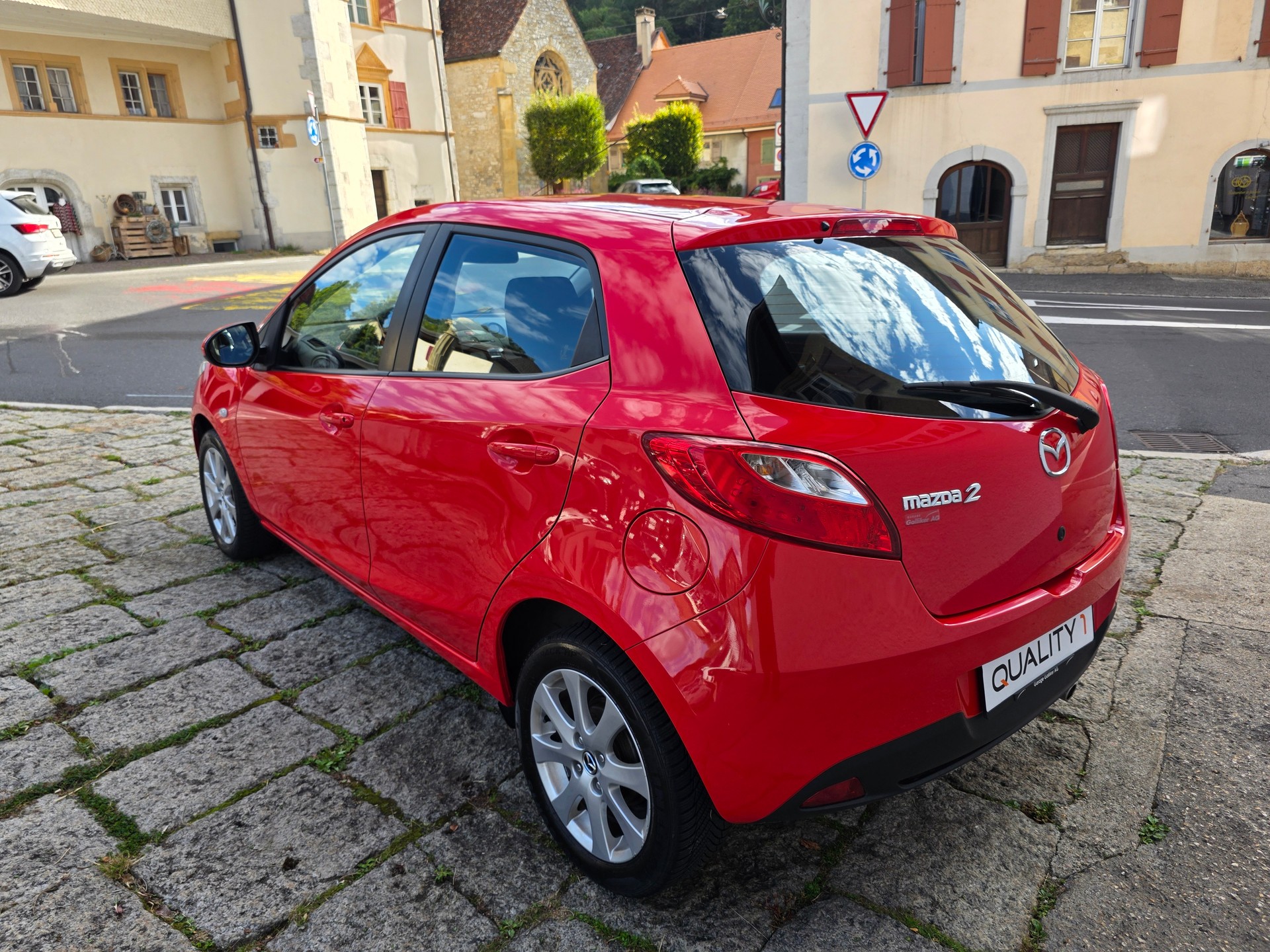 MAZDA 2 1.3i 16V Red-image-5