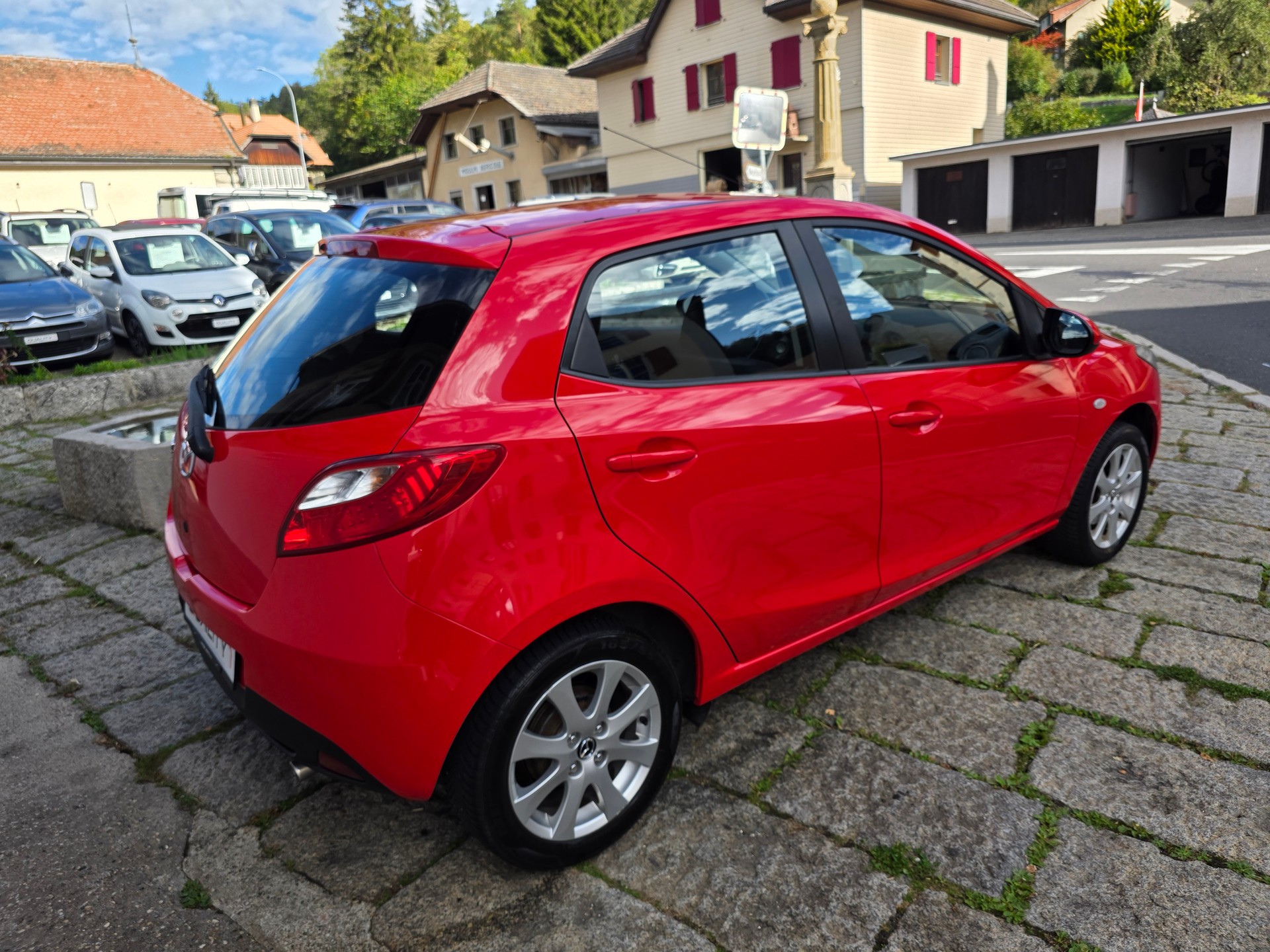 MAZDA 2 1.3i 16V Red-image-3