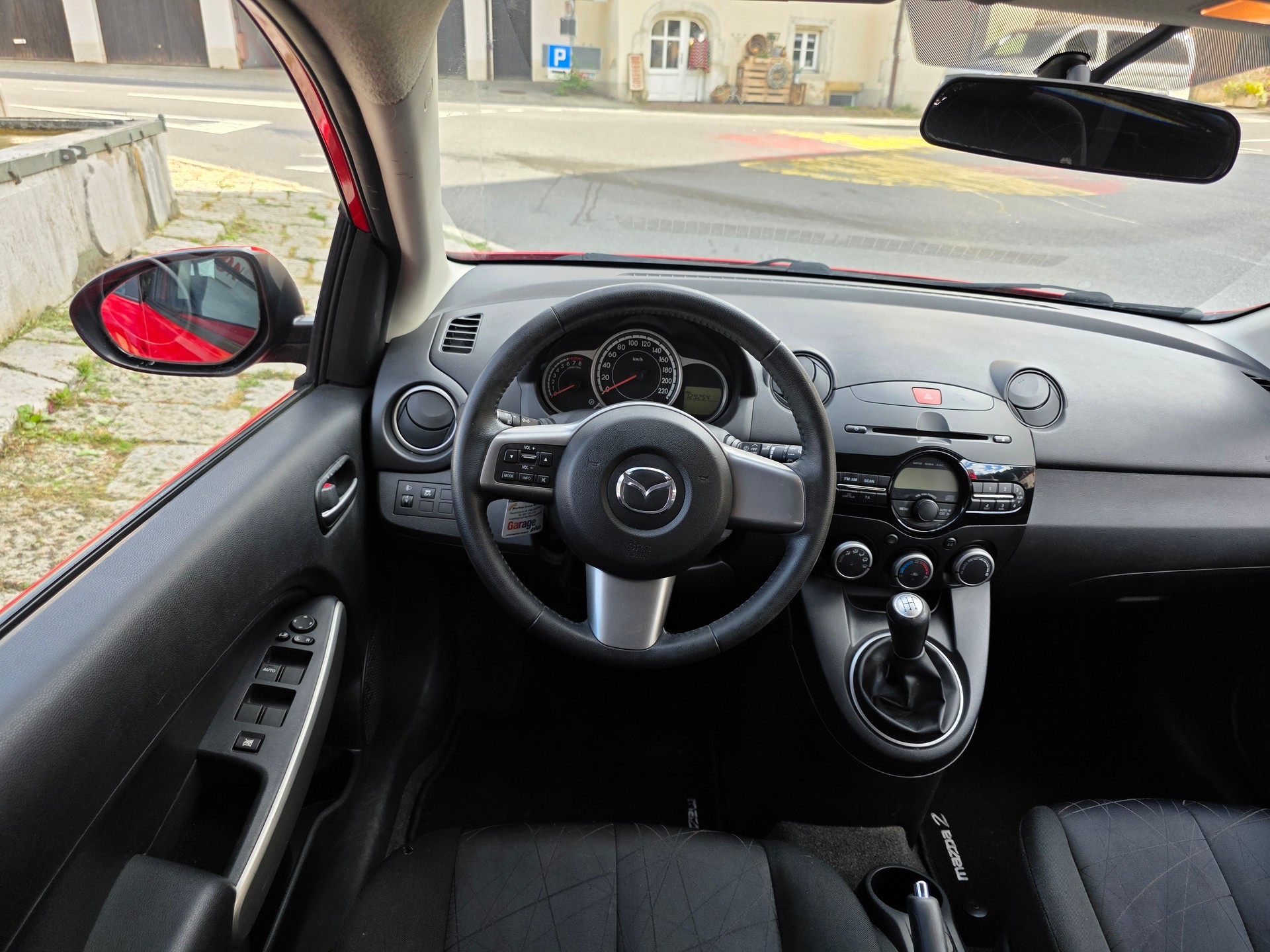 MAZDA 2 1.3i 16V Red-image-7