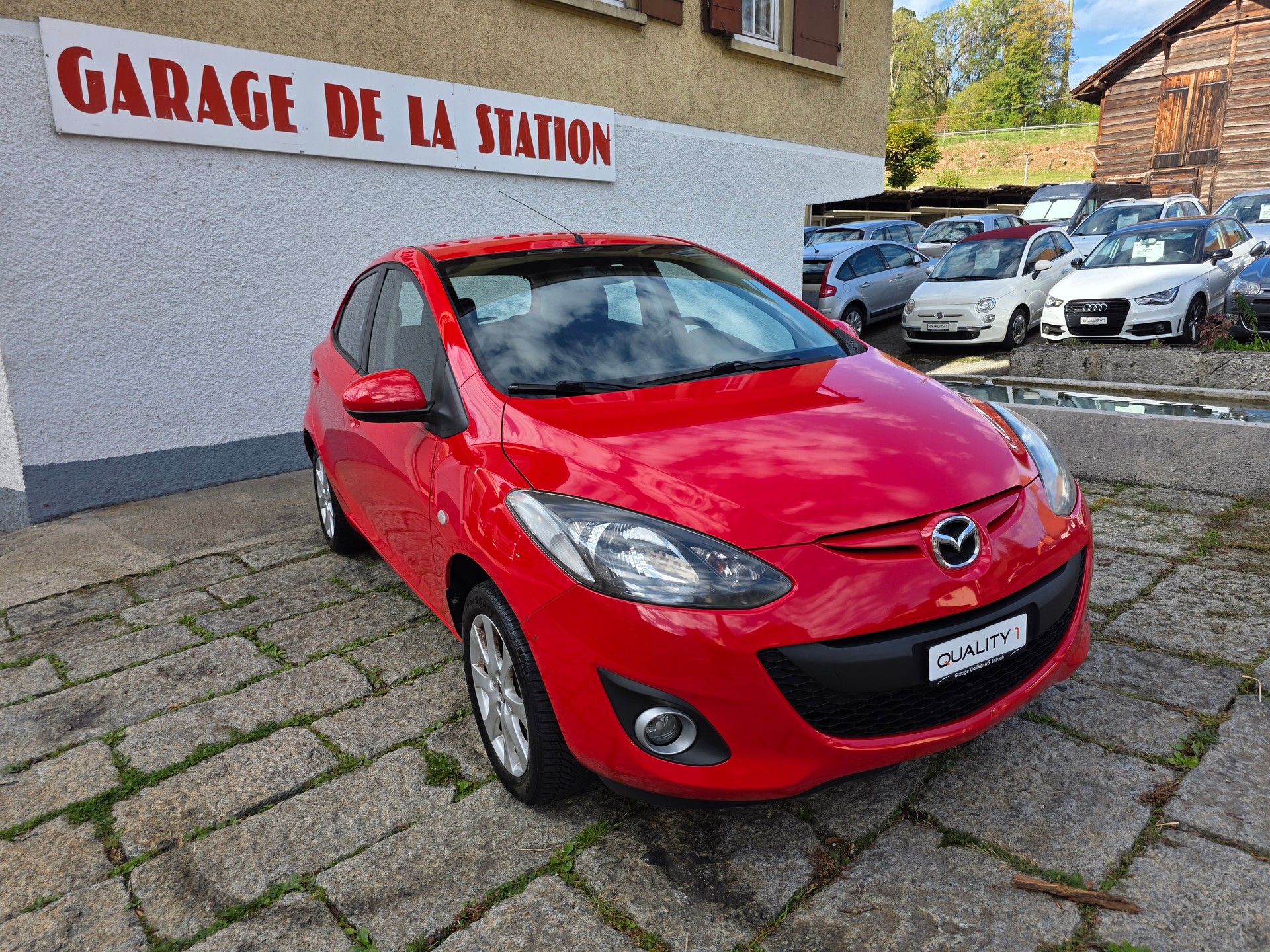 MAZDA 2 1.3i 16V Red-image-2