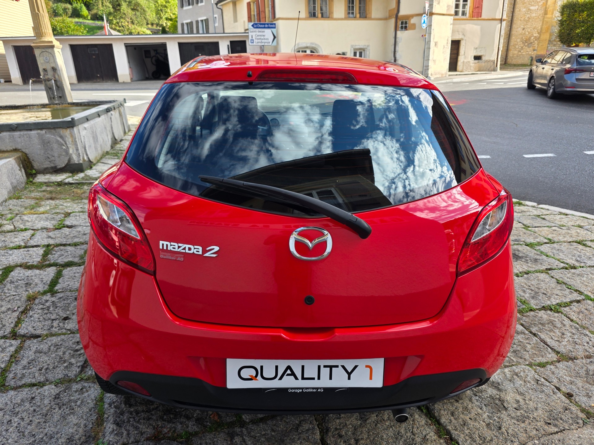 MAZDA 2 1.3i 16V Red-image-4