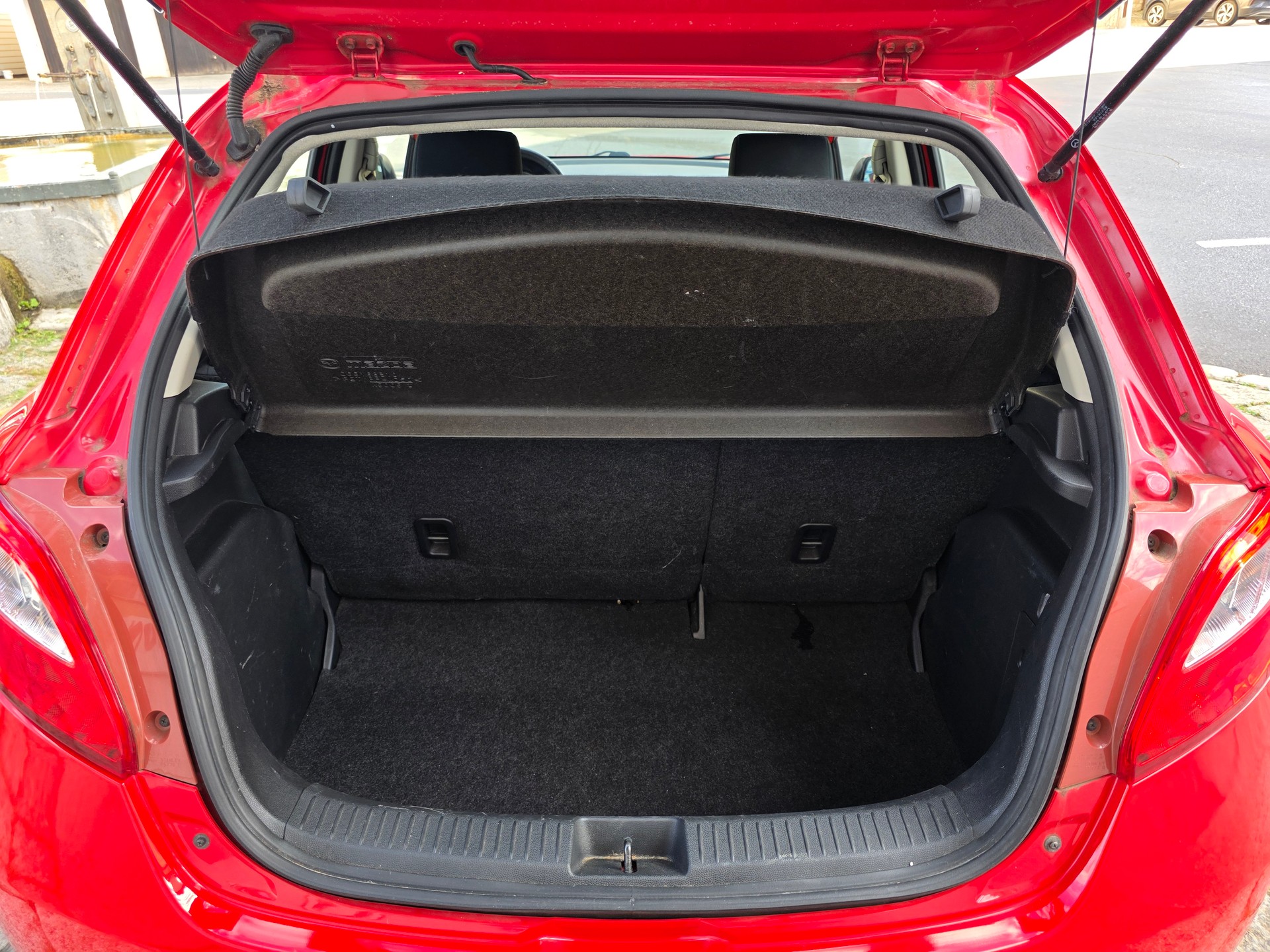 MAZDA 2 1.3i 16V Red-image-10