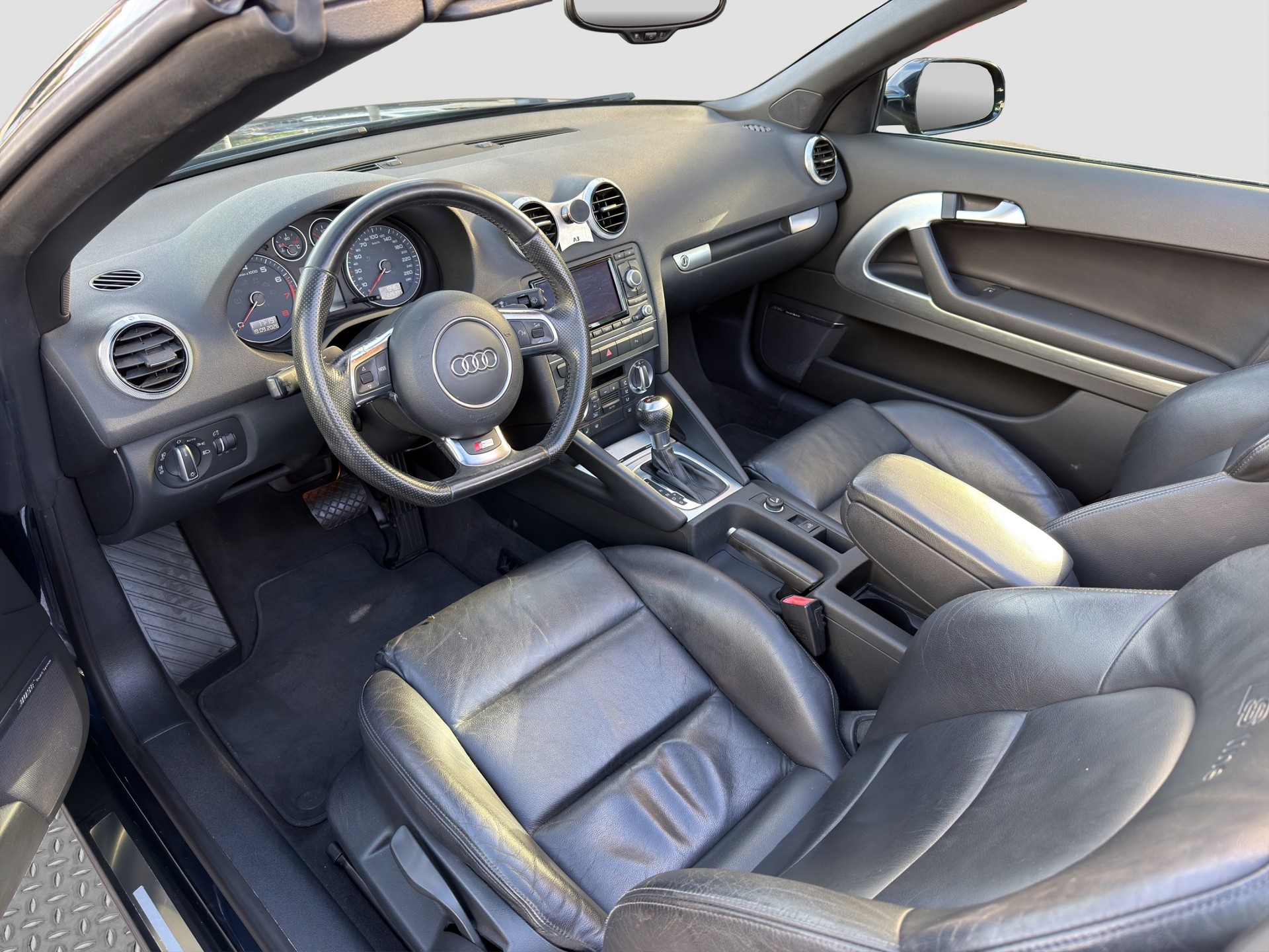 AUDI A3 Cabriolet 1.8 TFSI Ambition S-tronic-image-11