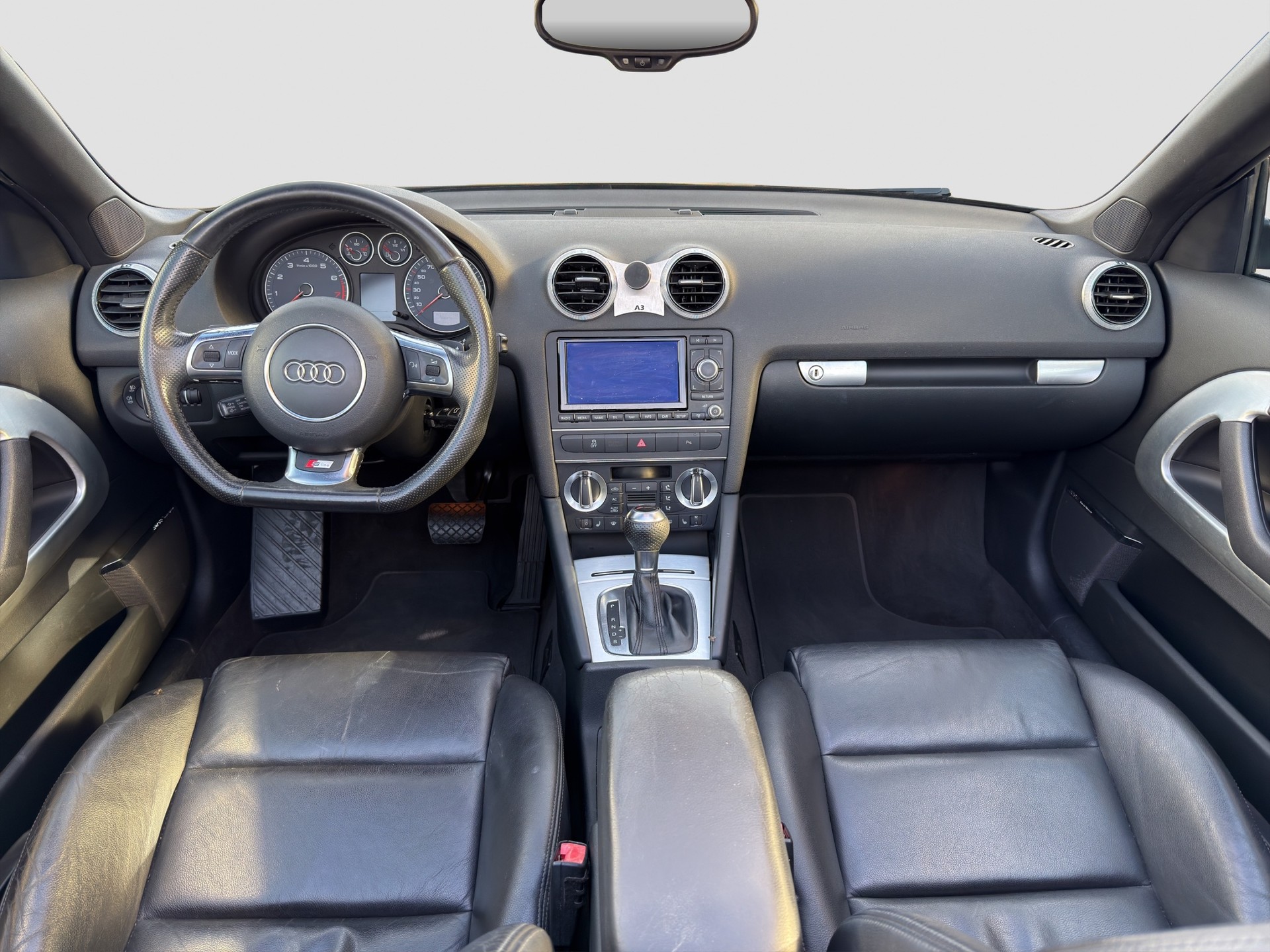 AUDI A3 Cabriolet 1.8 TFSI Ambition S-tronic-image-13