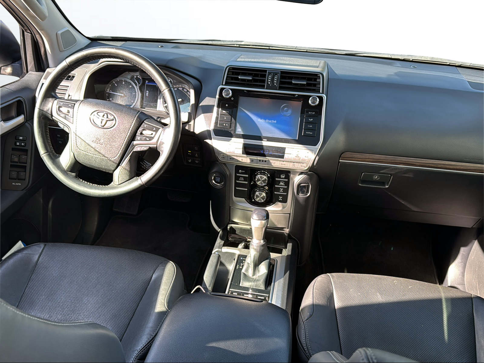 TOYOTA Land Cruiser 2.8TD Style Automatic-image-7