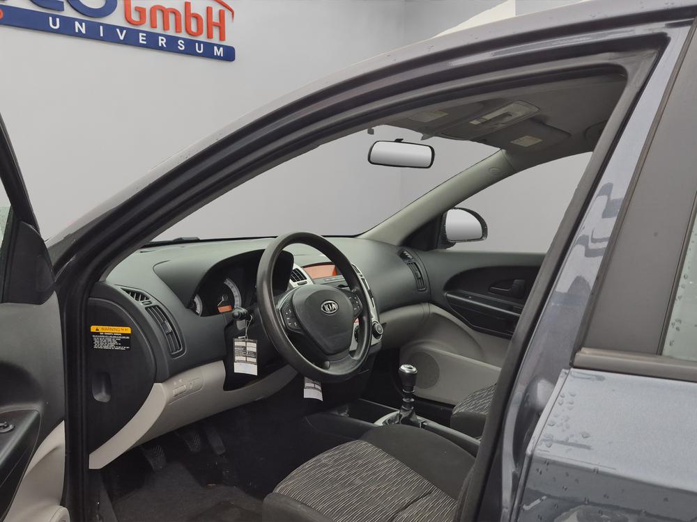 KIA Cee'd Sporty Wagon 1.4 16V Eco-image-7