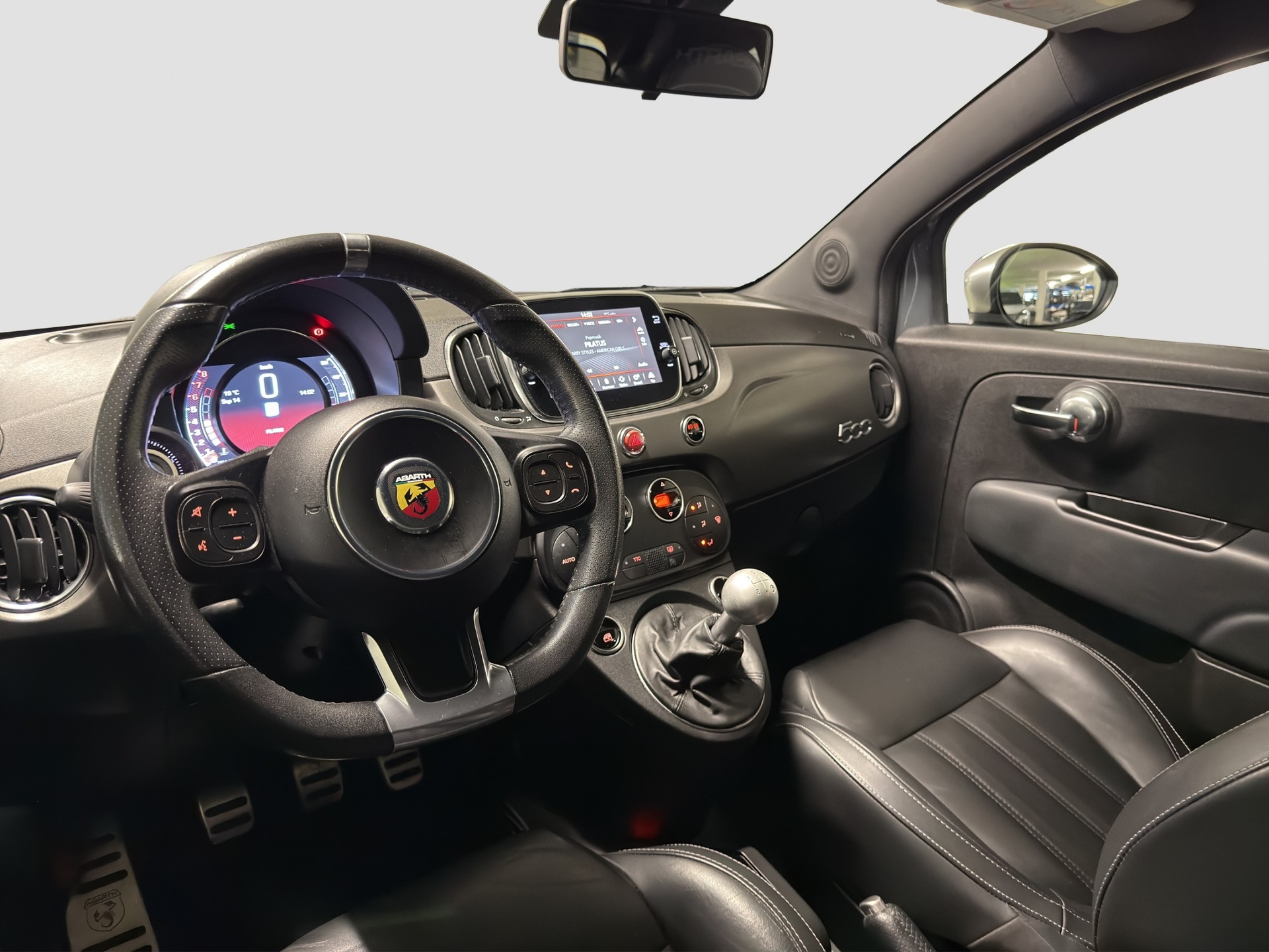 FIAT 595 C Abarth 1.4 T-Jet 165 Turismo-image-12