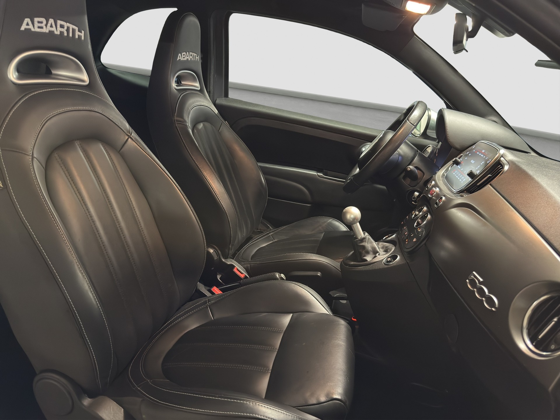 FIAT 595 C Abarth 1.4 T-Jet 165 Turismo-image-9