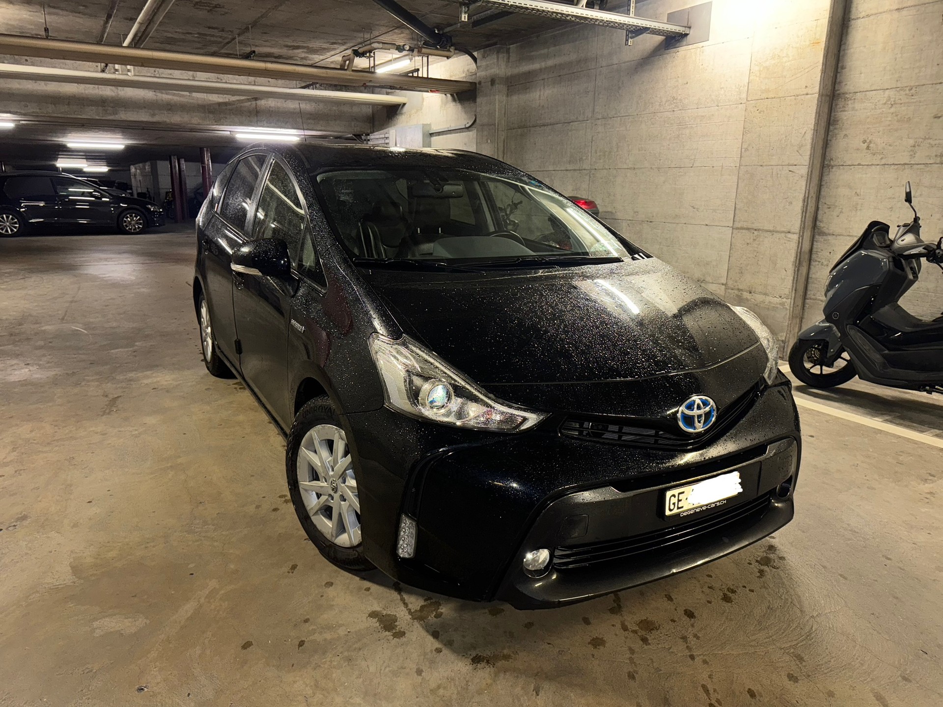 TOYOTA 1.8 VVTi HSD Premium-image-1