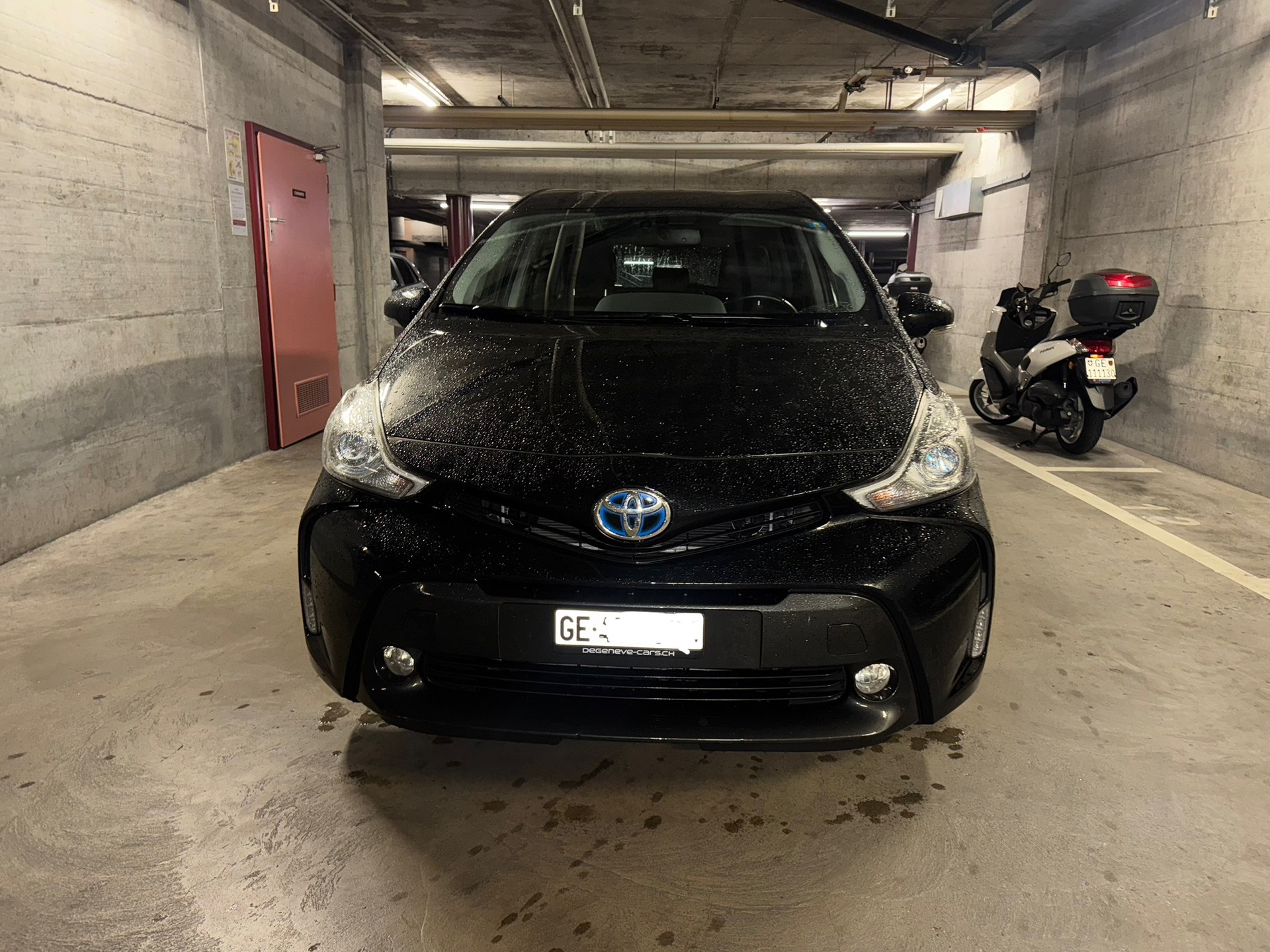 TOYOTA 1.8 VVTi HSD Premium-image-2