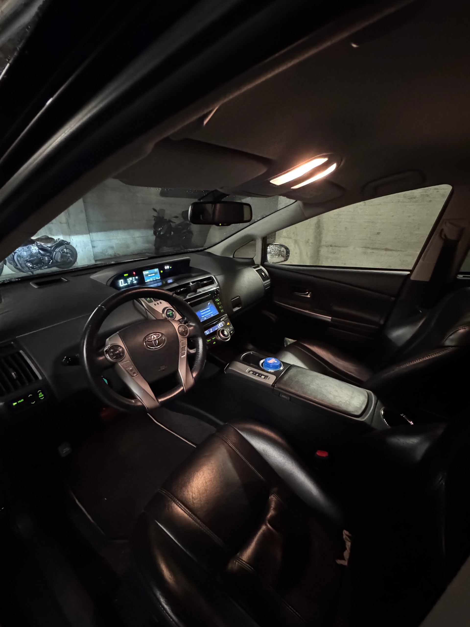 TOYOTA 1.8 VVTi HSD Premium-image-5