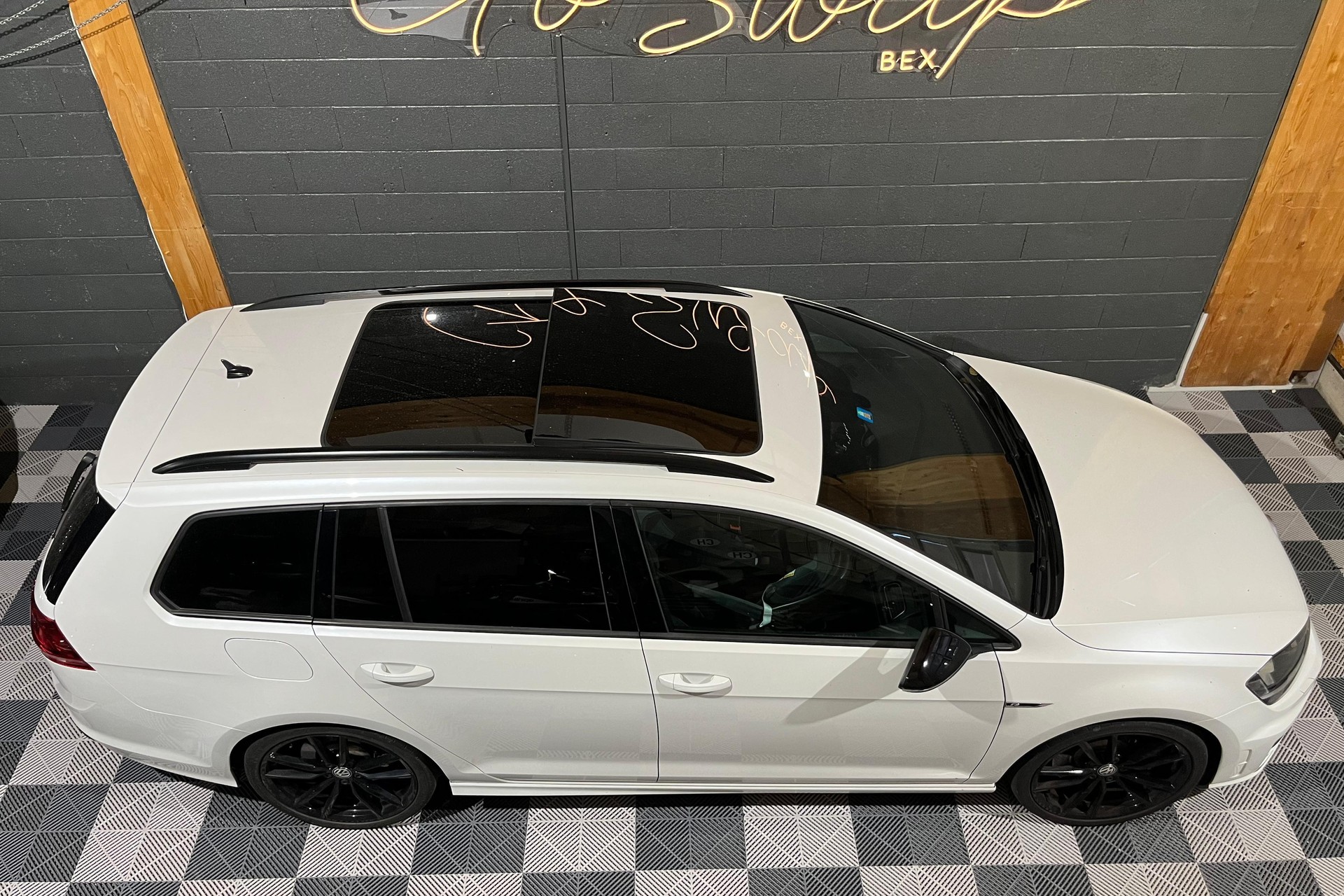 VW Golf Variant 2.0 TSI R 4 Motion DSG-showroom-element-1