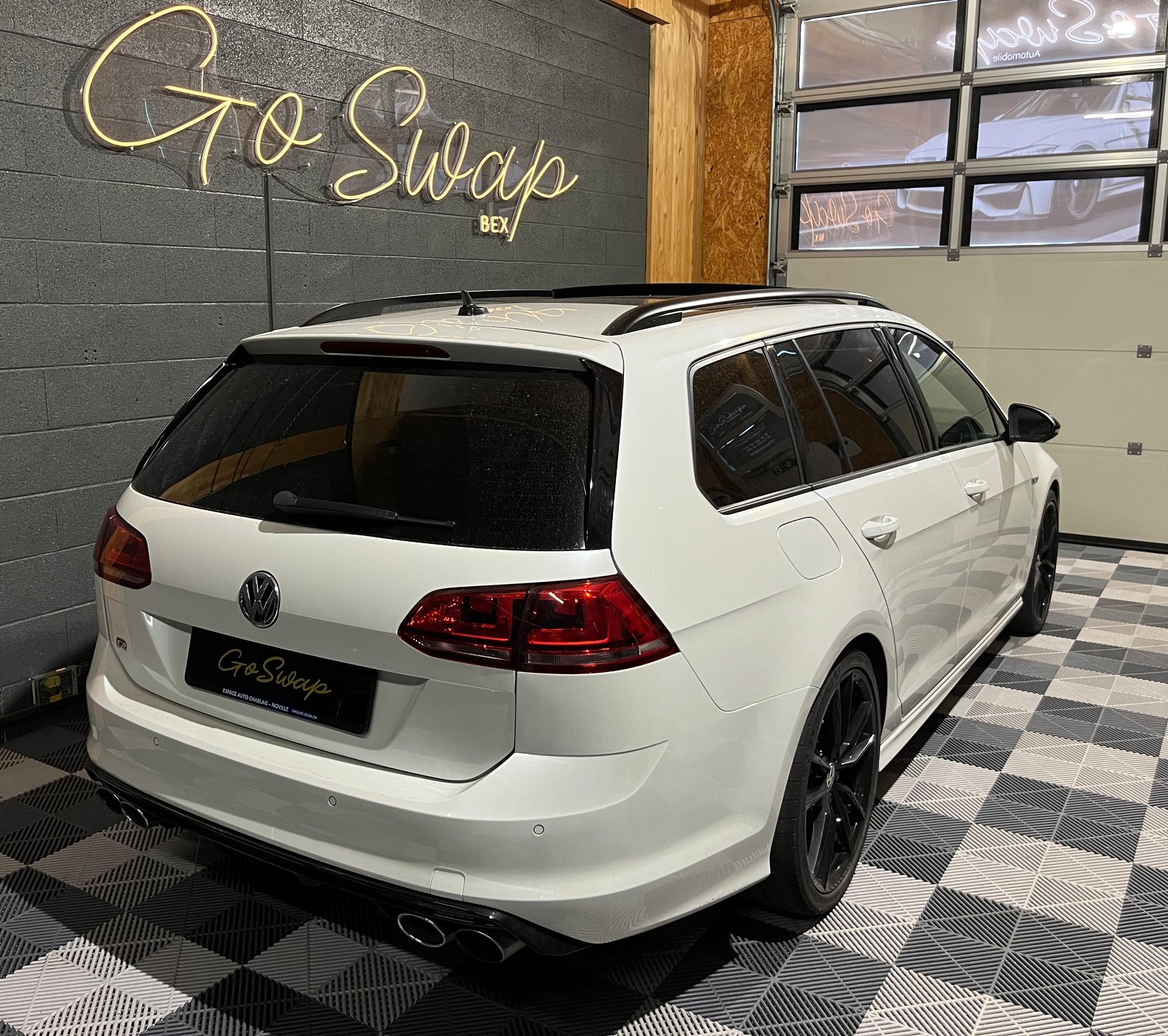VW Golf Variant 2.0 TSI R 4 Motion DSG-showroom-element-3