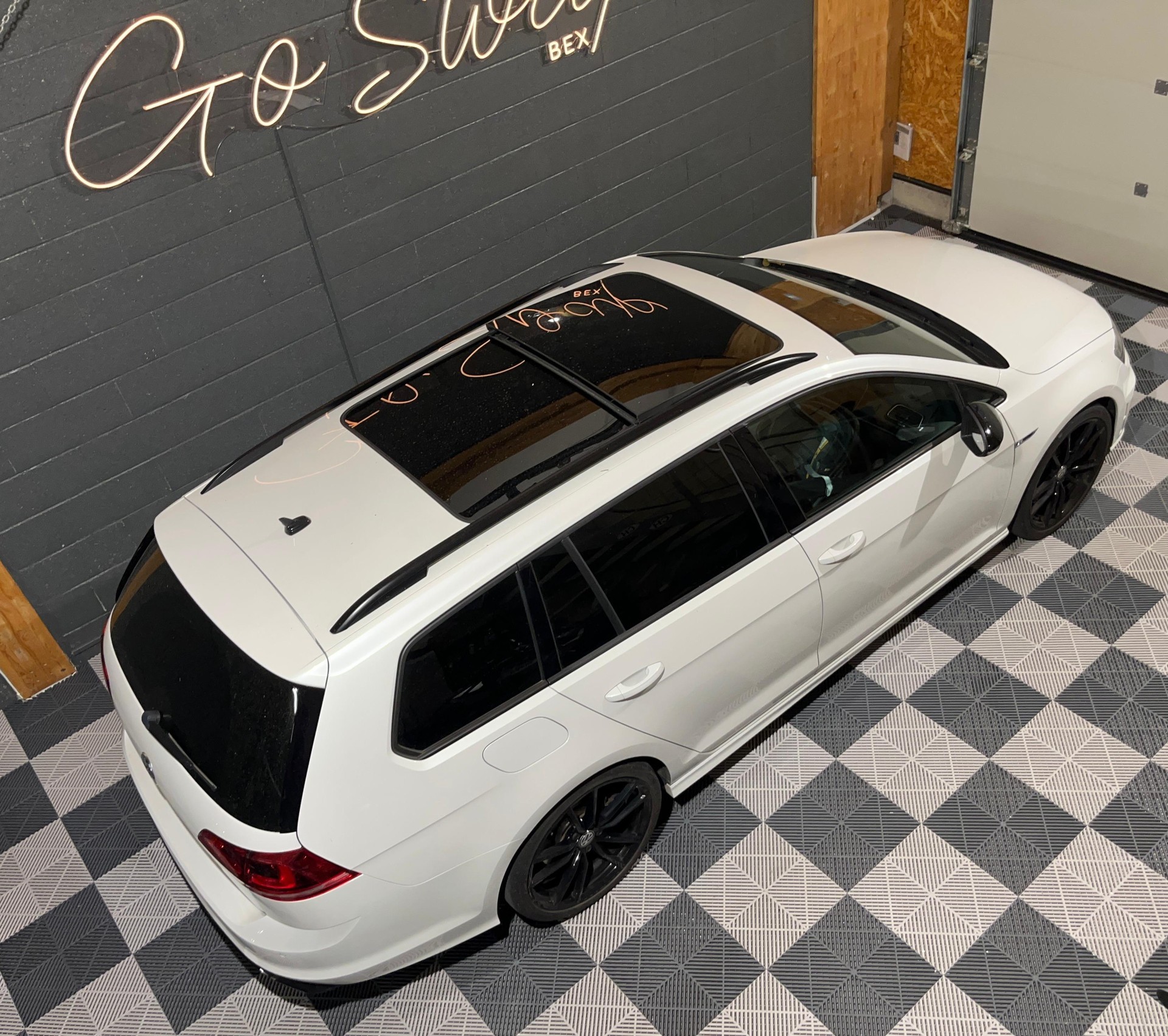 VW Golf Variant 2.0 TSI R 4 Motion DSG-showroom-element-2