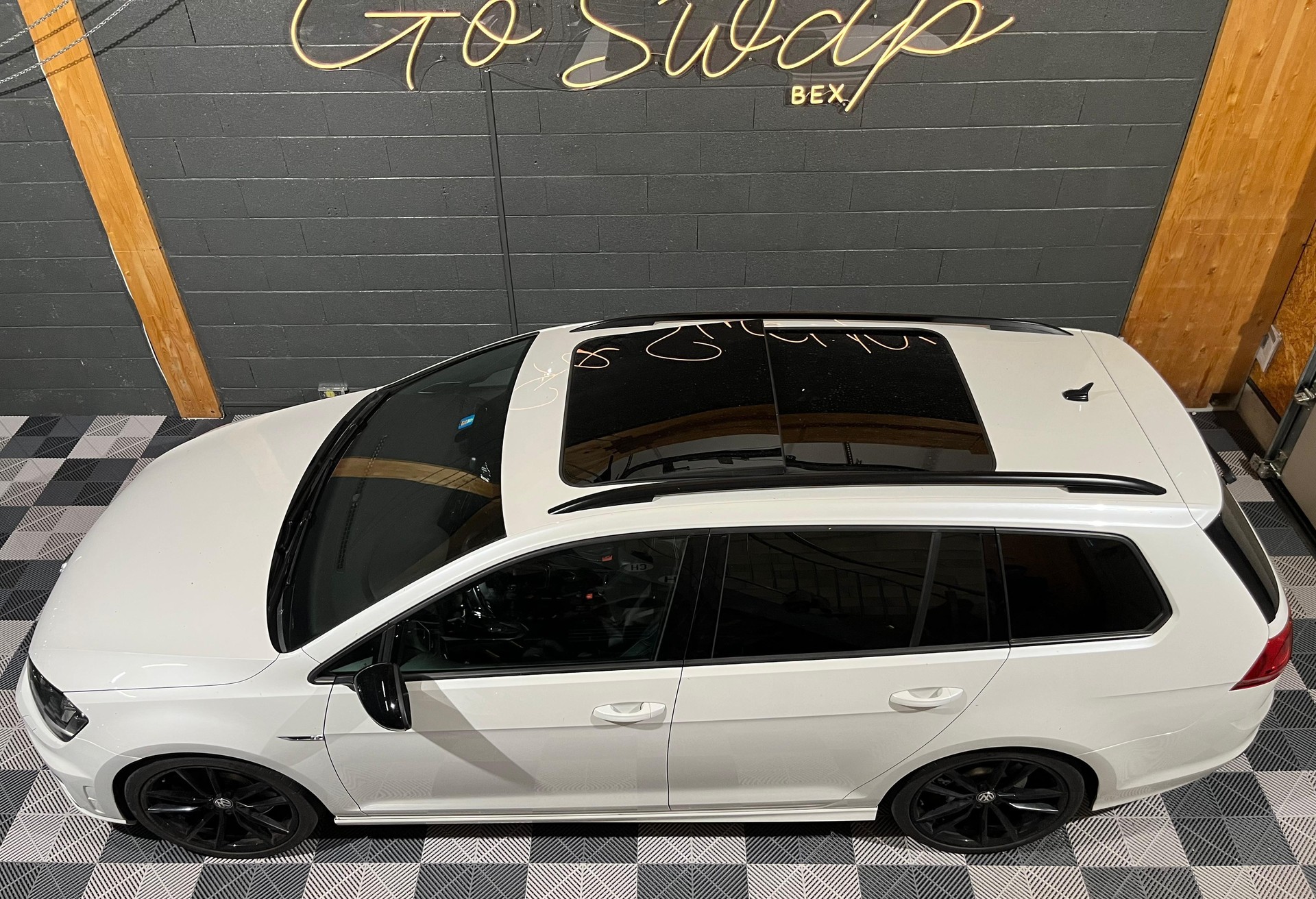 VW Golf Variant 2.0 TSI R 4 Motion DSG-image-6