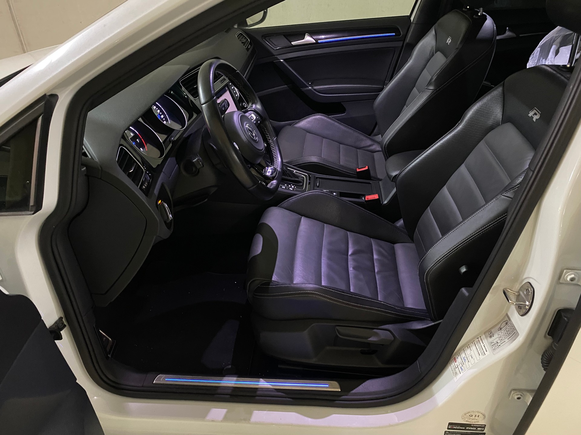VW Golf Variant 2.0 TSI R 4 Motion DSG-image-10