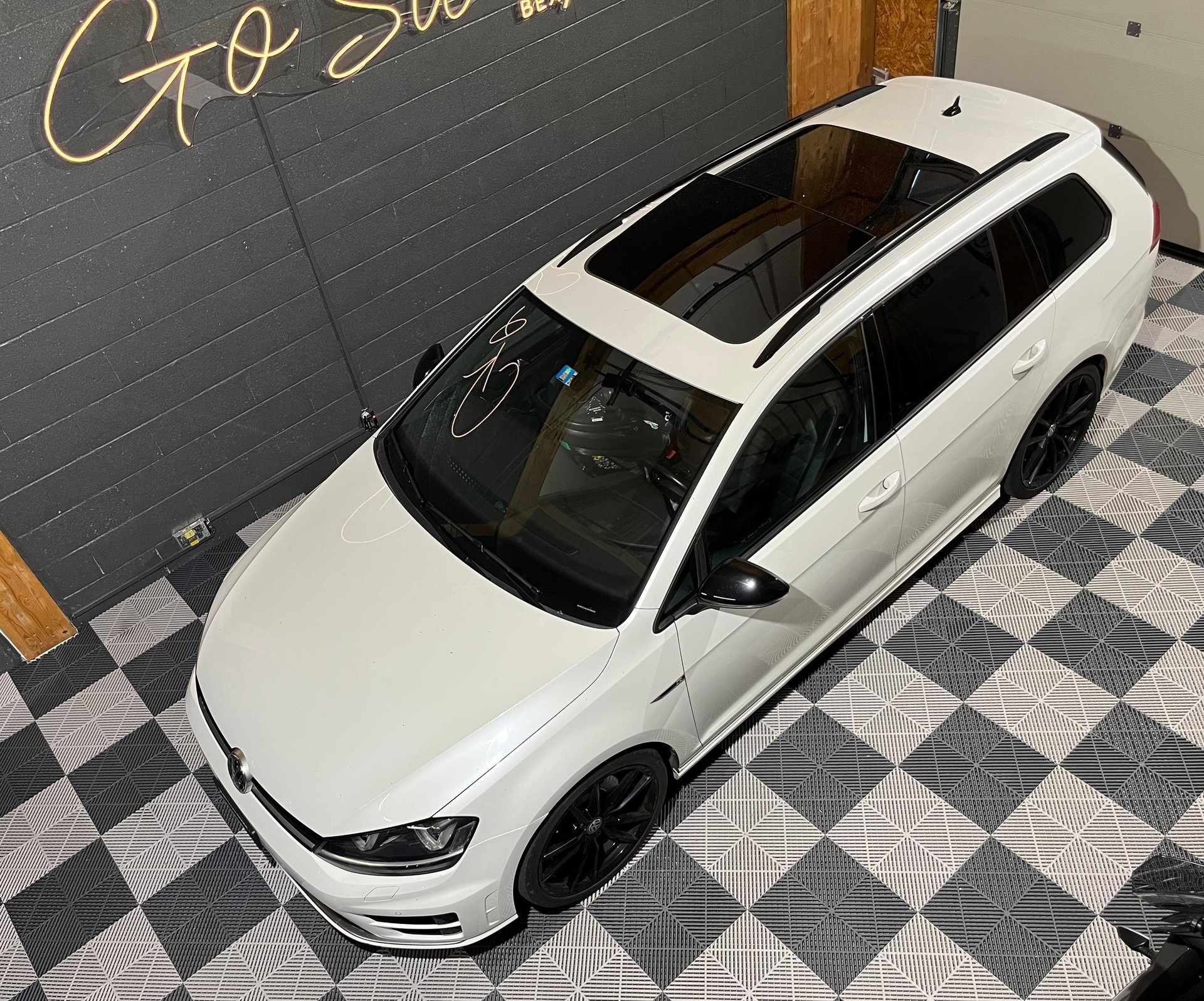 VW Golf Variant 2.0 TSI R 4 Motion DSG-image-5
