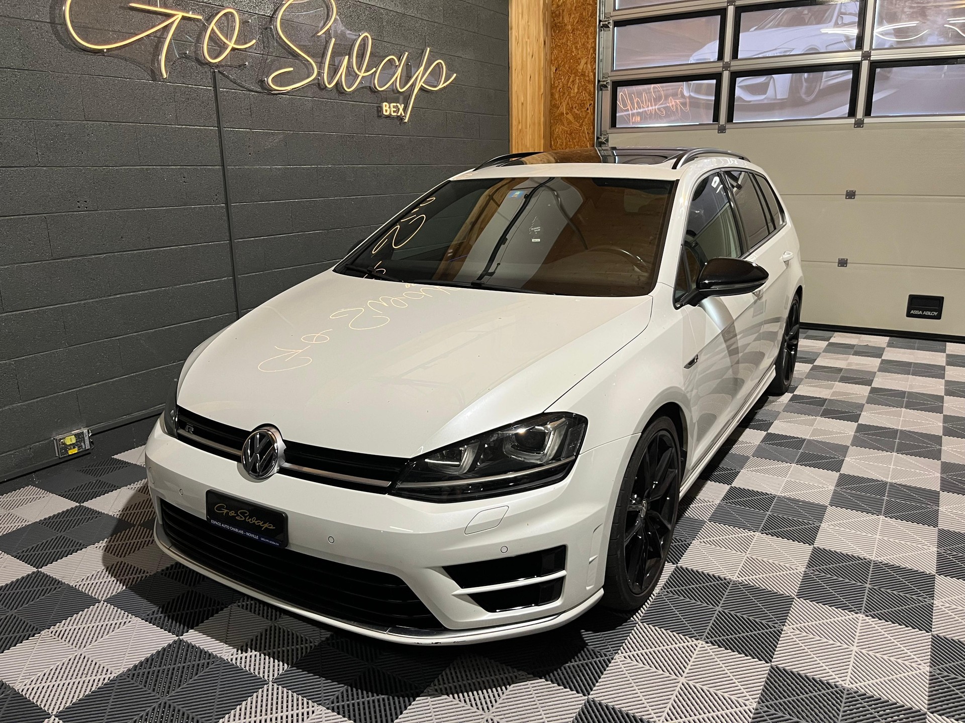 VW Golf Variant 2.0 TSI R 4 Motion DSG-image-4