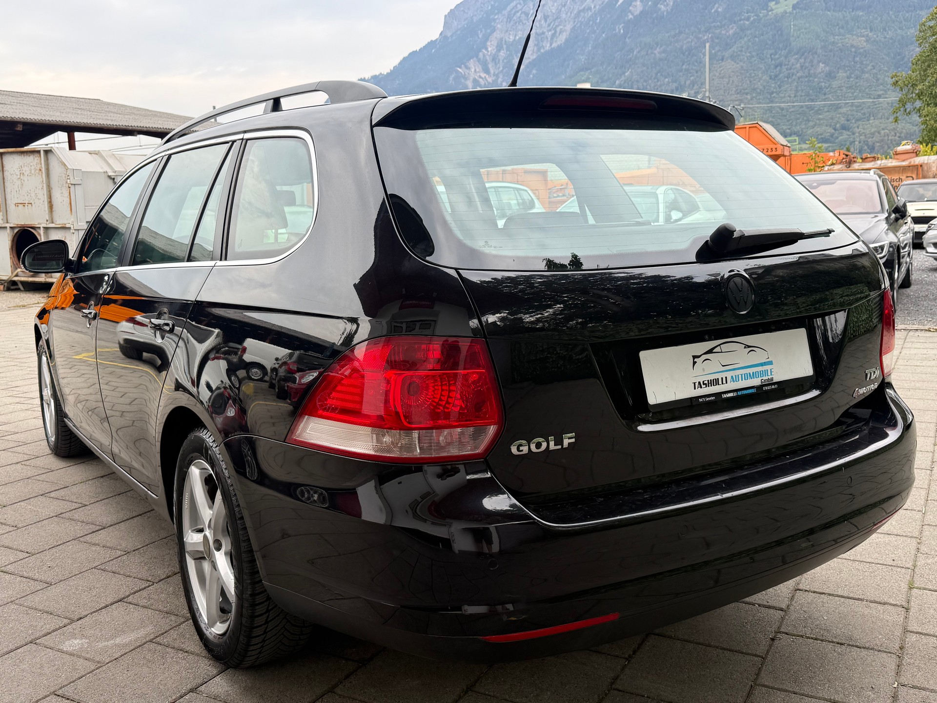 VW Golf Variant 1.9 TDI Trendline 4Motion-image-4