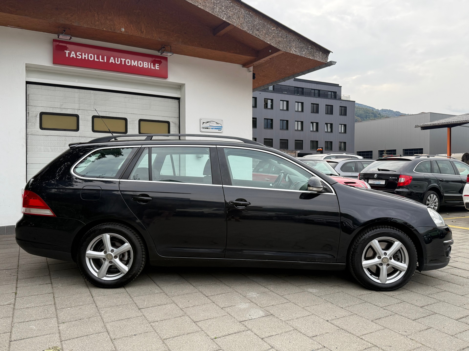VW Golf Variant 1.9 TDI Trendline 4Motion-image-8