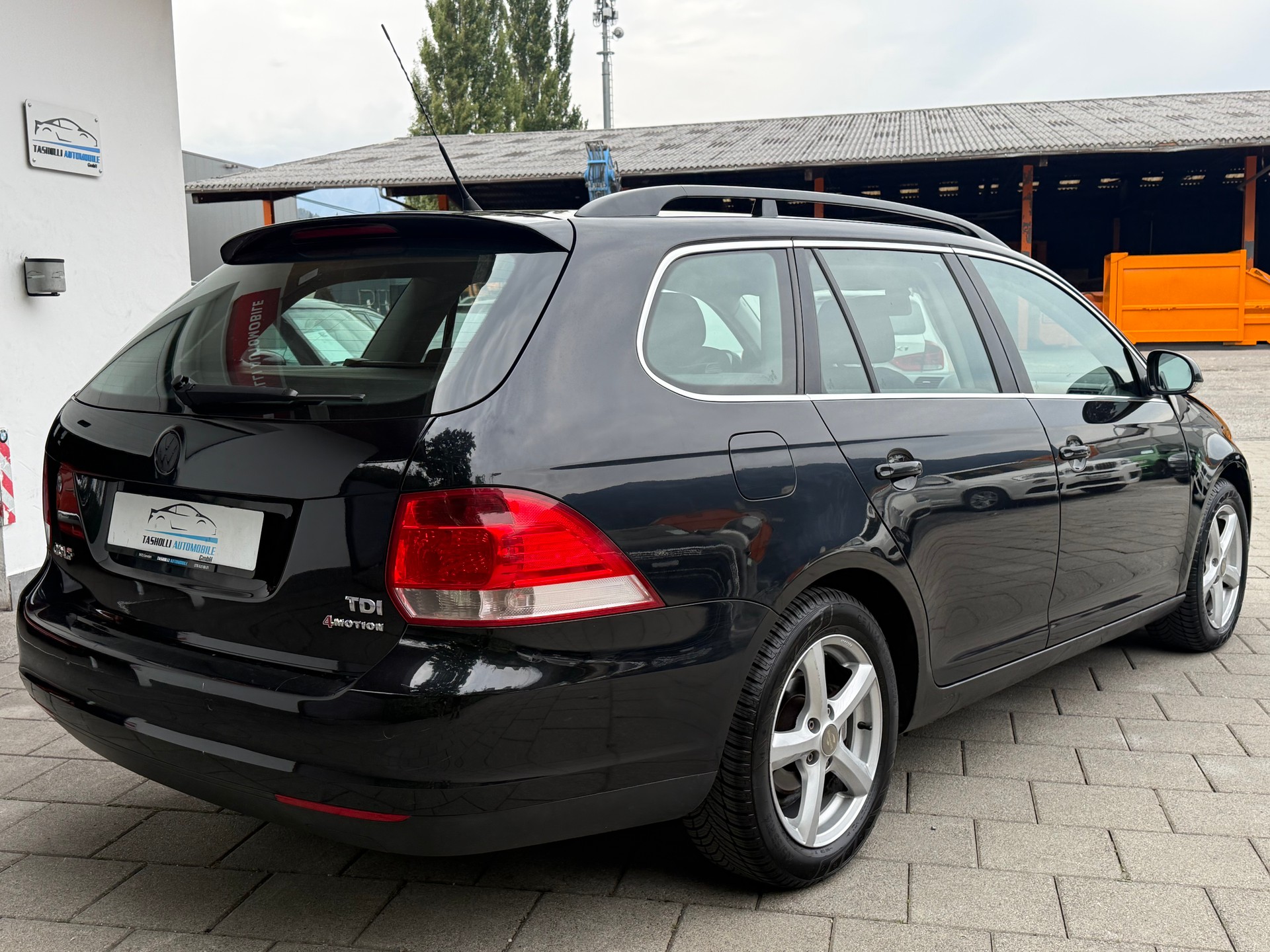 VW Golf Variant 1.9 TDI Trendline 4Motion-image-7