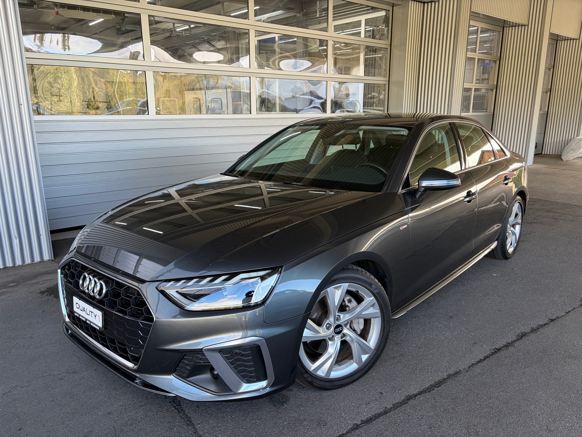 AUDI A4 Limousine 40 TFSI S line S-tronic-image-0