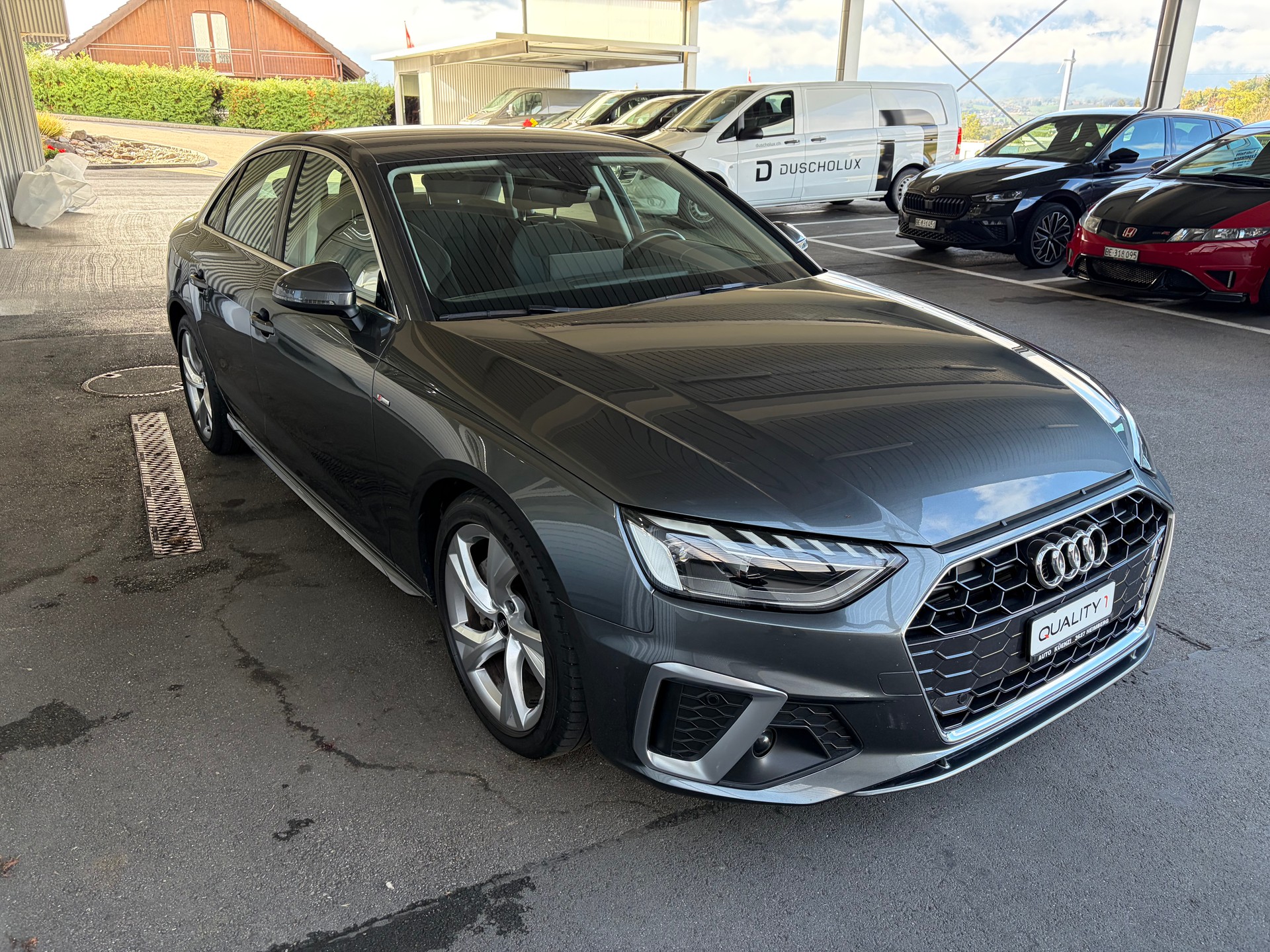AUDI A4 Limousine 40 TFSI S line S-tronic-image-1