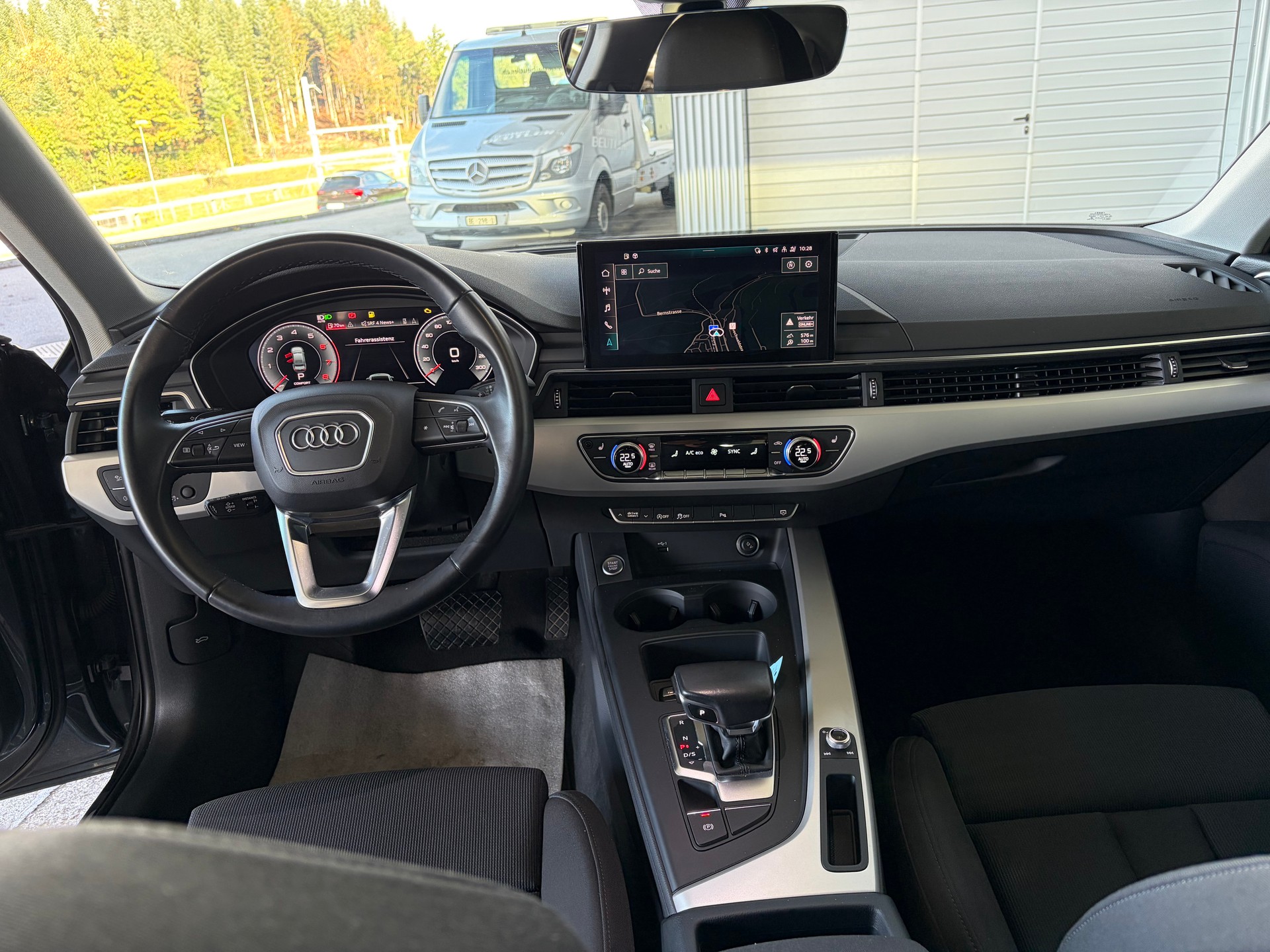 AUDI A4 Limousine 40 TFSI S line S-tronic-image-4