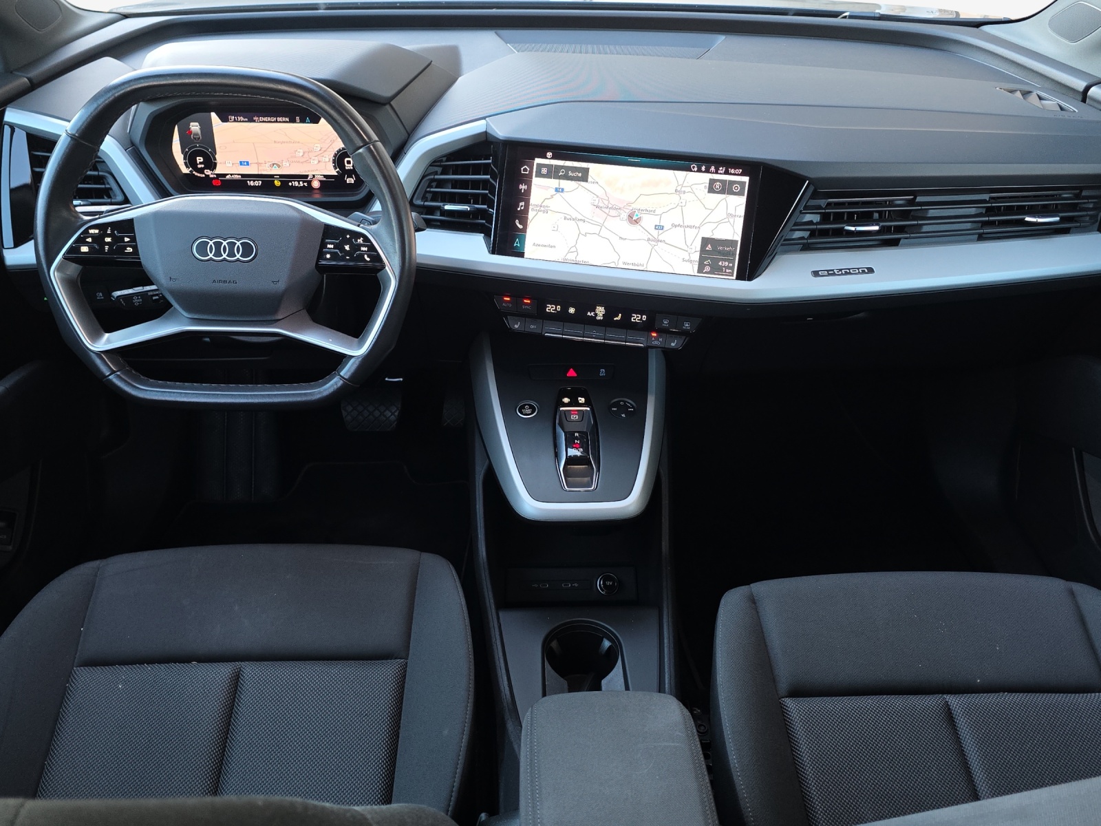 AUDI Q4 e-tron 45 quattro-image-8